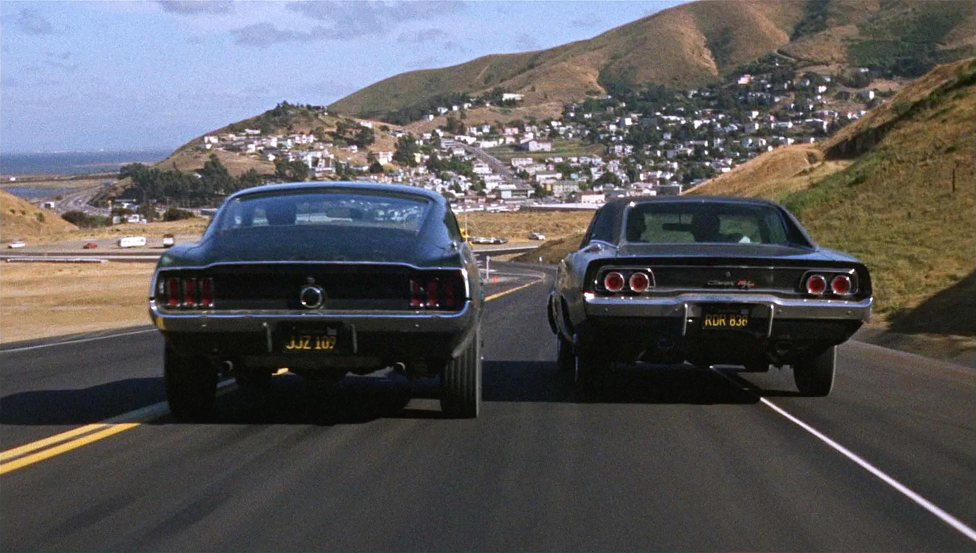 Bullitt-and-Steve-McQueen-Ford-Mustang-390GT-vs-Dodge-Charger-440RT