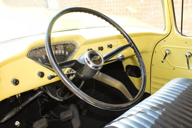 1957-Chevrolet-Marta-Rocha-loja-de-carros-antigos-the-garage