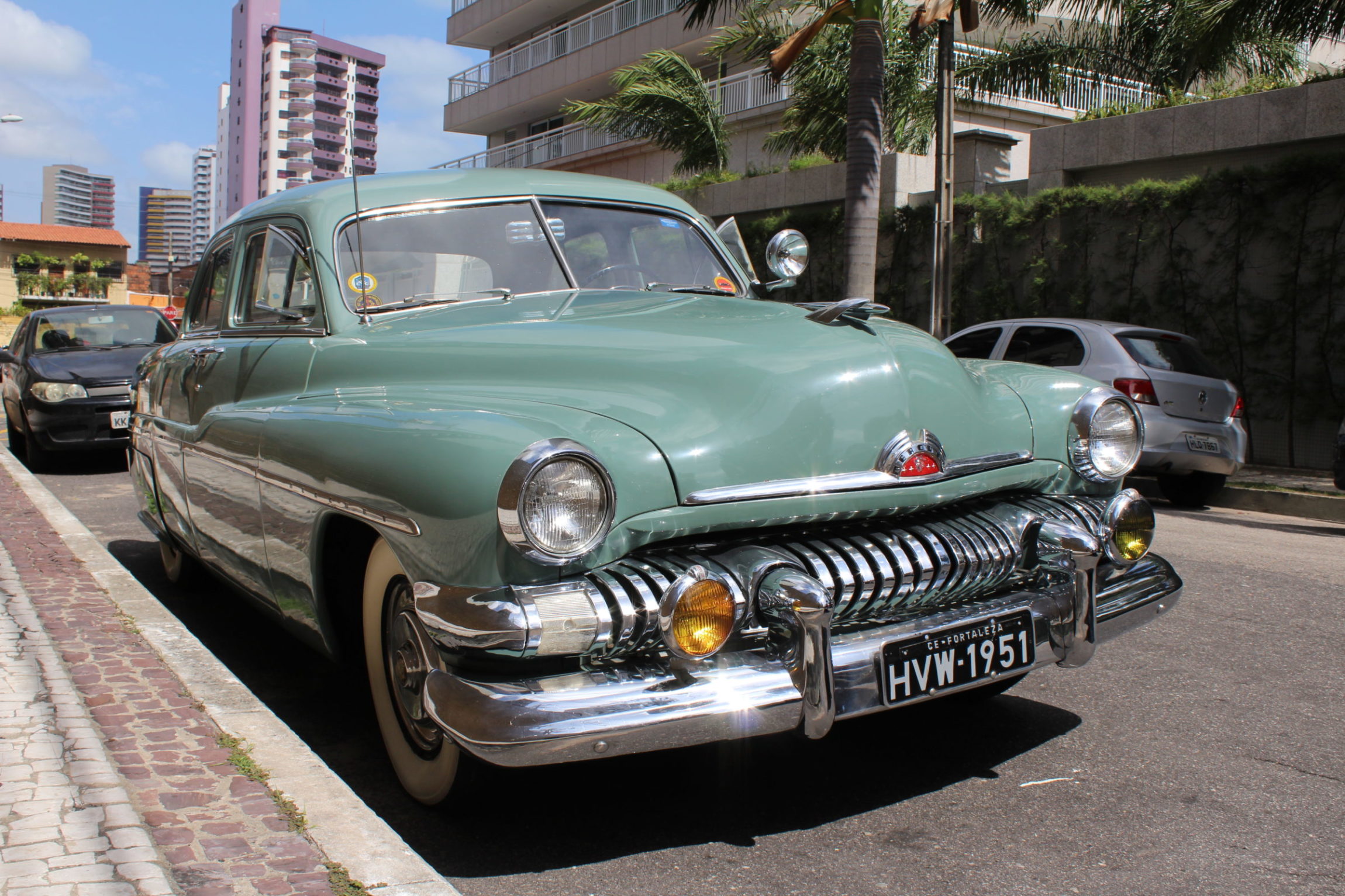 1951-Mercury-Eight-thegarage