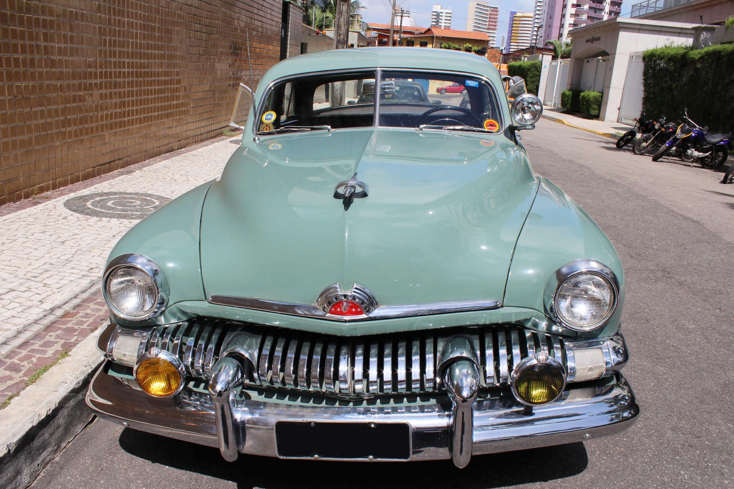 1951-Mercury-Eight-thegarage