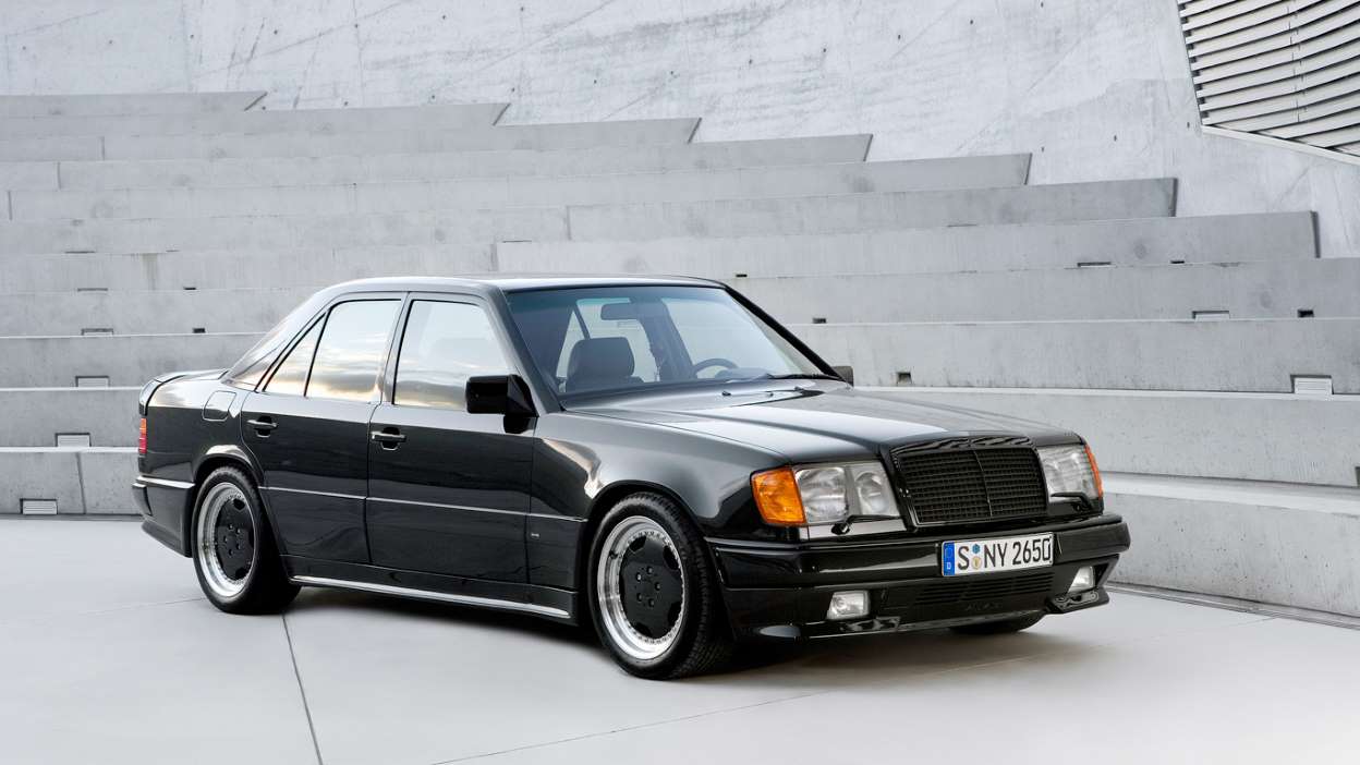 MERCEDES-BENZ 300E