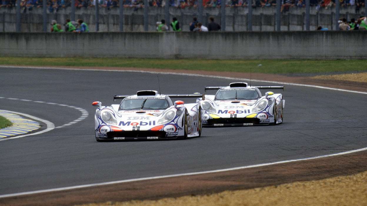 PORSCHE 911 GT1