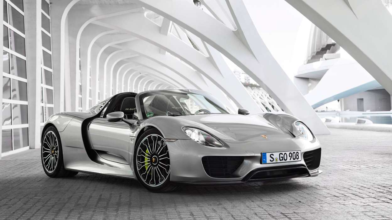 PORSCHE 918 SPYDER