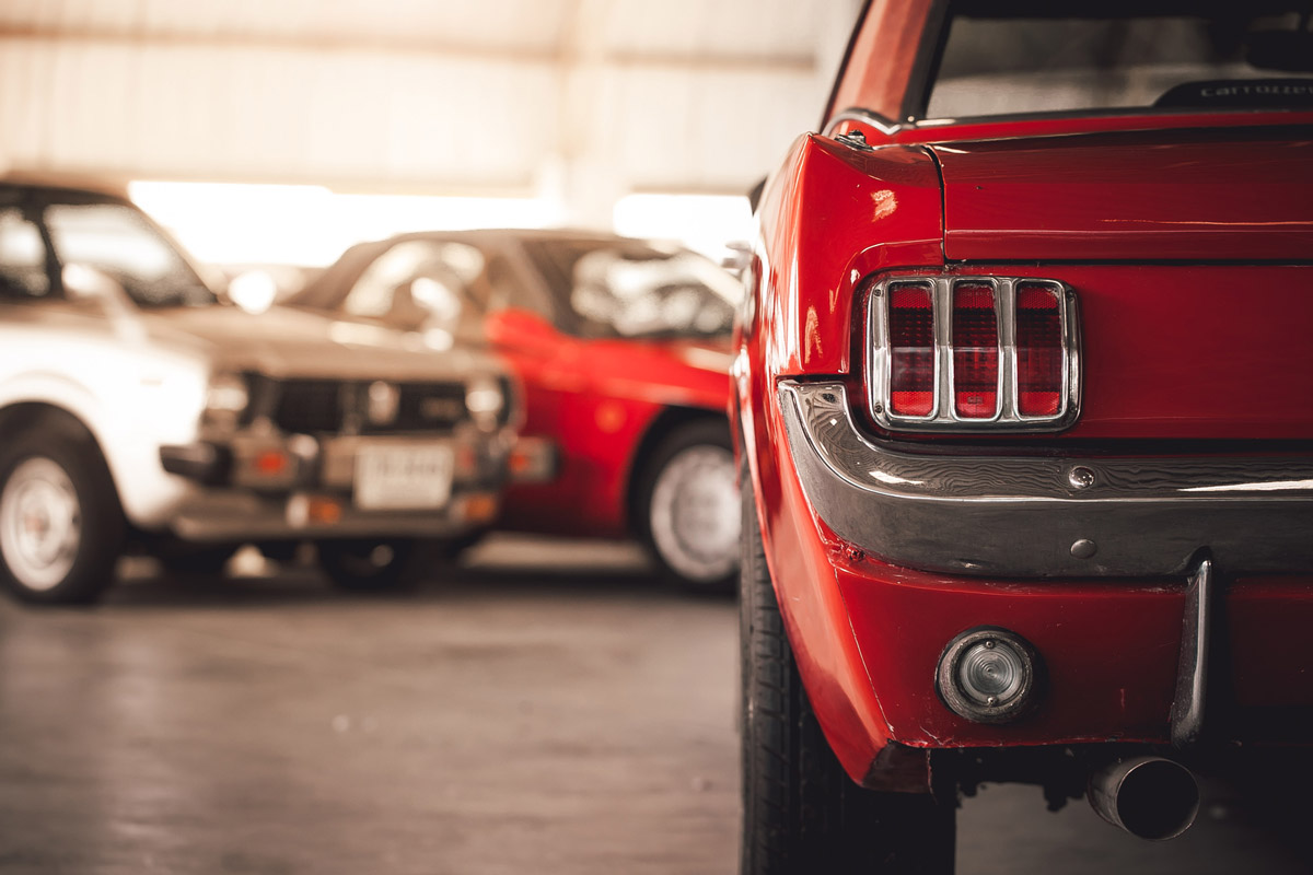 garage-classic-car