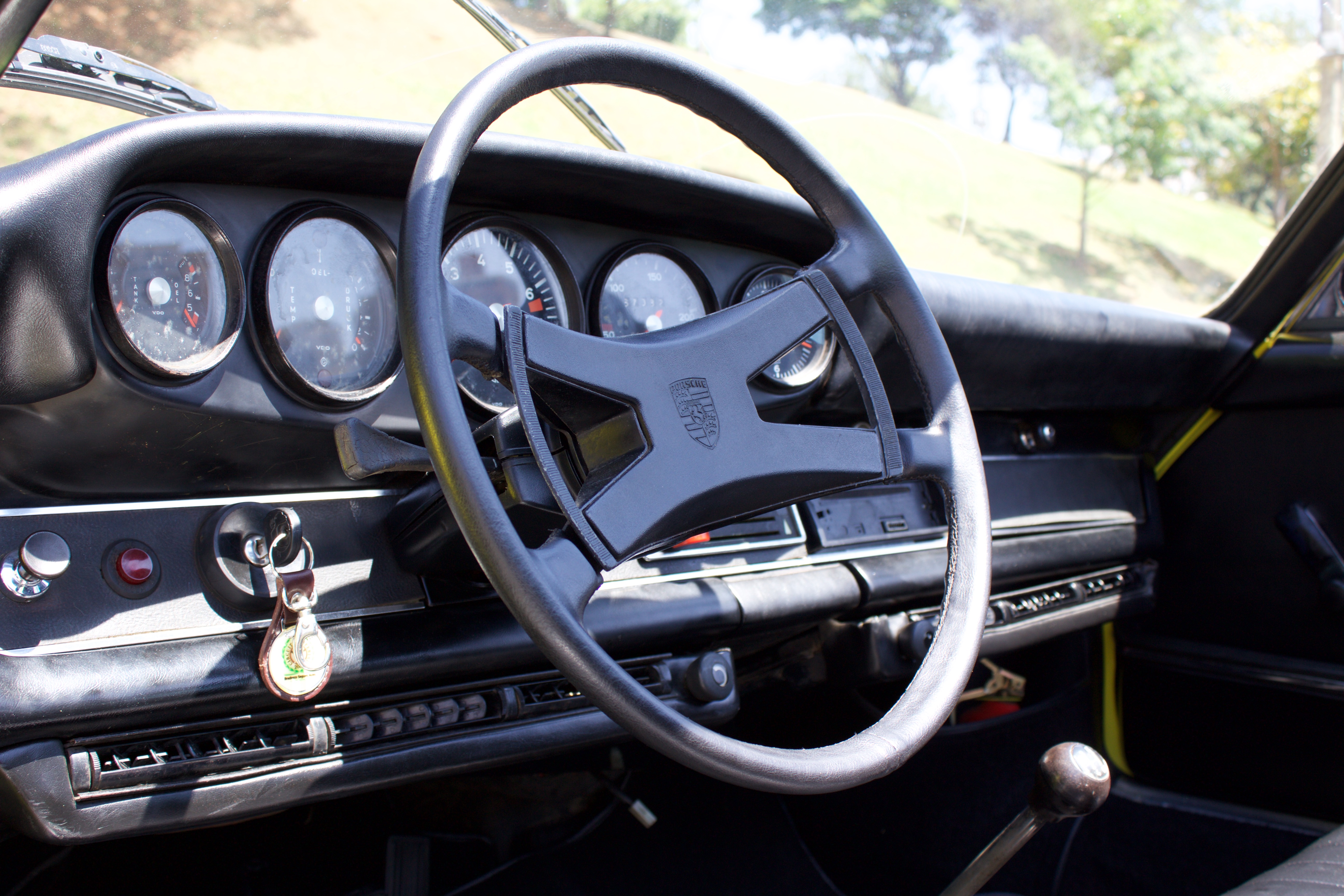 1972 Porsche 911T Targa Amarela