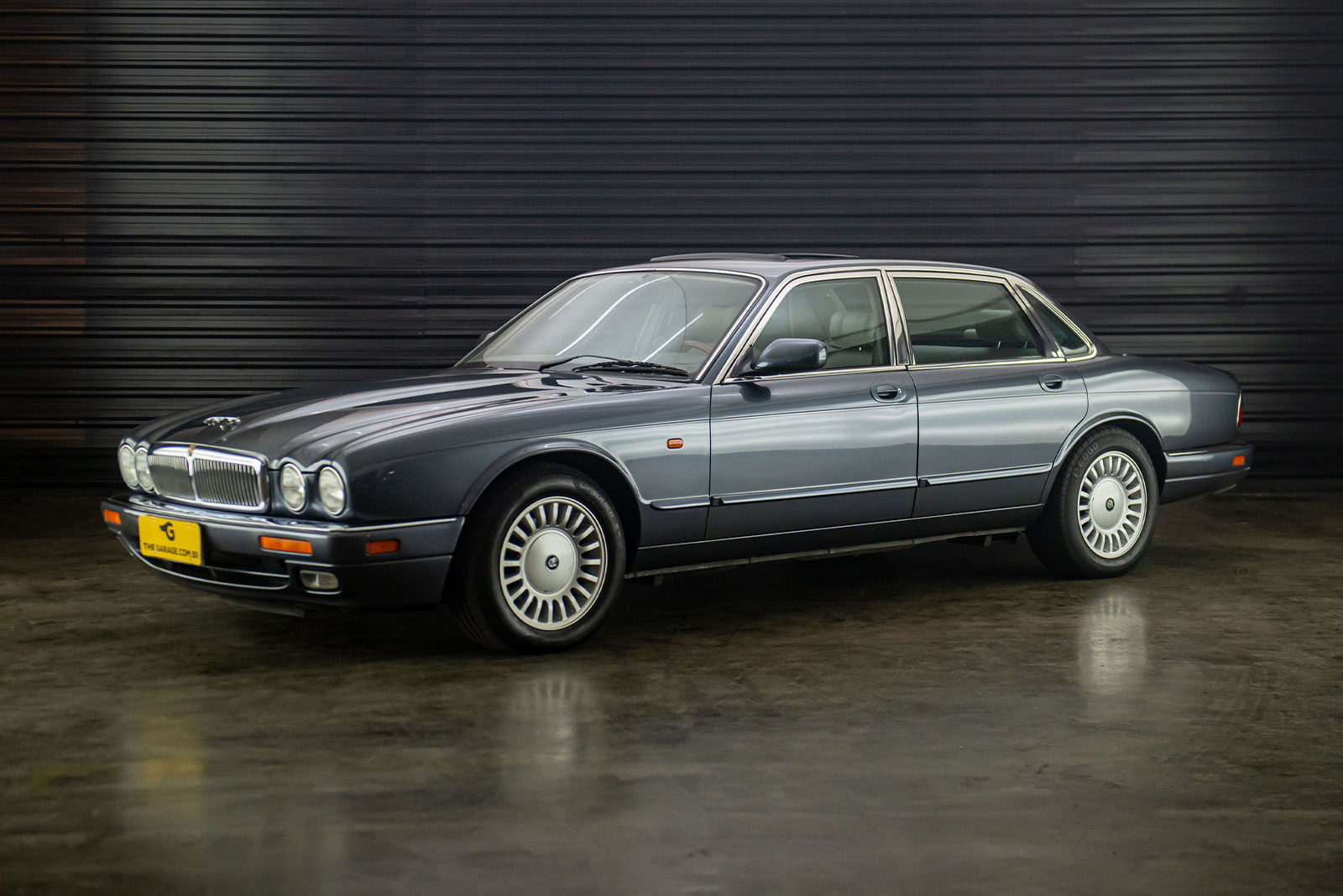 1995-jaguar-xj12-prata-a-venda-sao-paulo-sp-for-sale-the-garage-classicos-a-carros-antigos