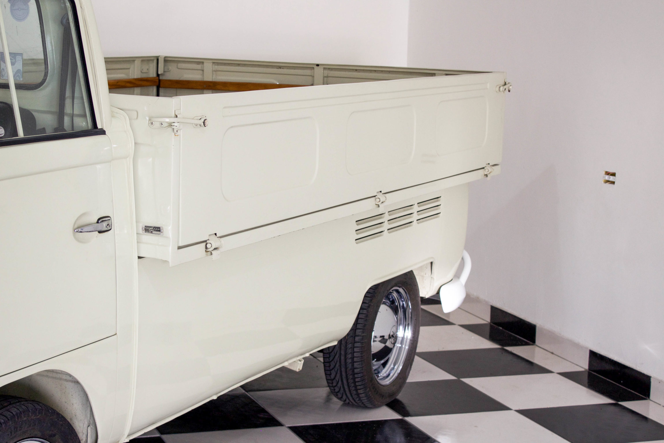 1974-Vw-Kombi-Pick-up-thegarage