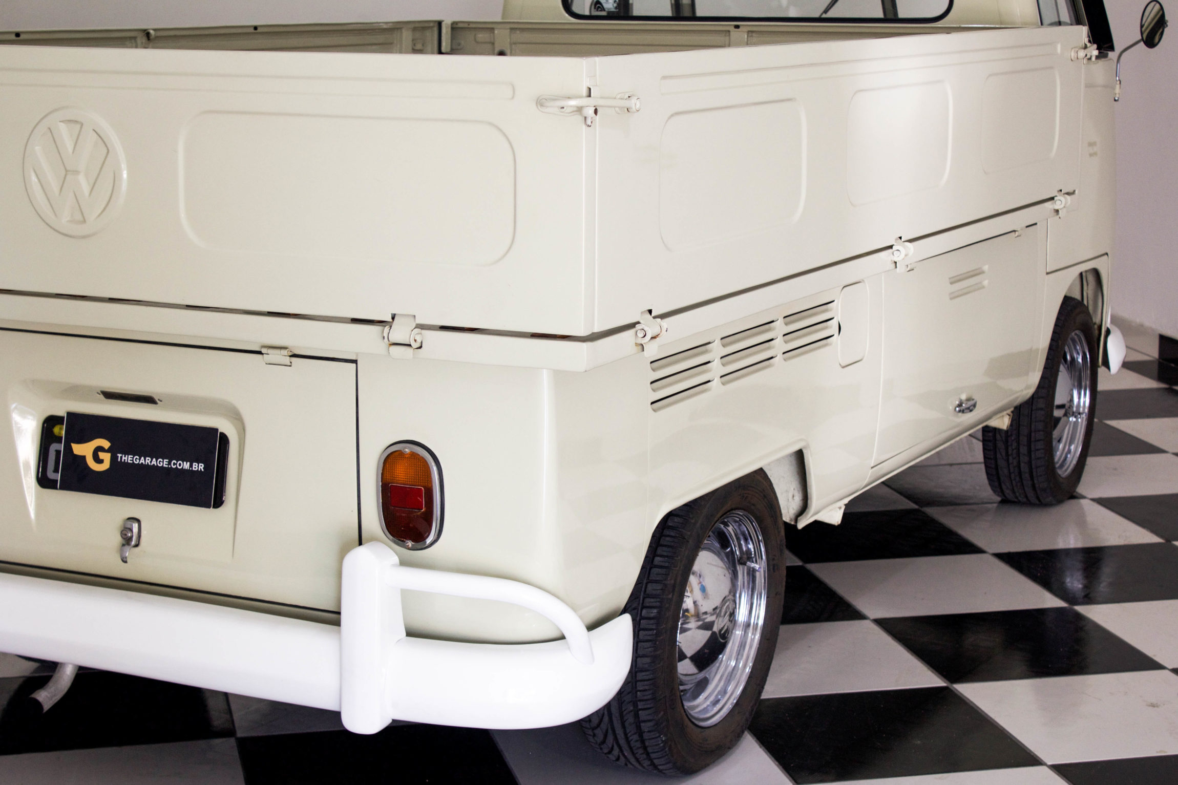 1974-Vw-Kombi-Pick-up-thegarage