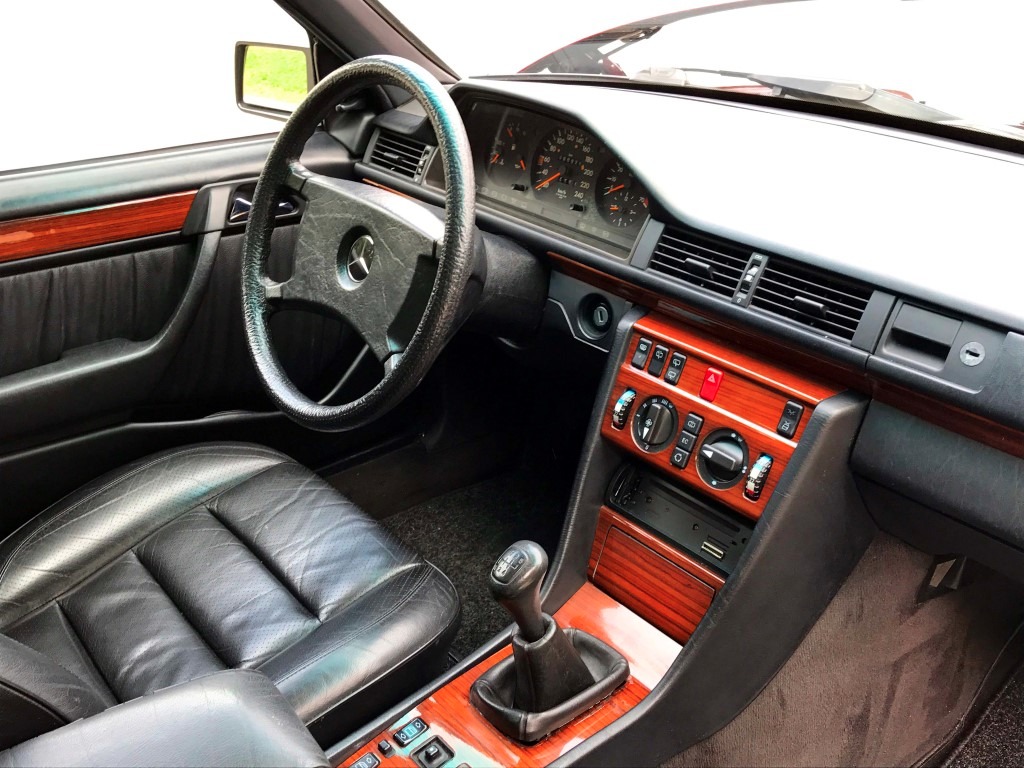 1991-Mercedes-benz-300TE-thegarage-15