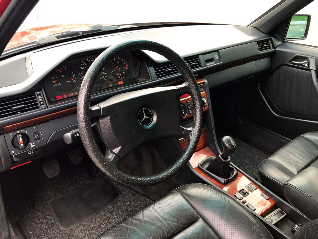 1991-Mercedes-benz-300TE-thegarage-26