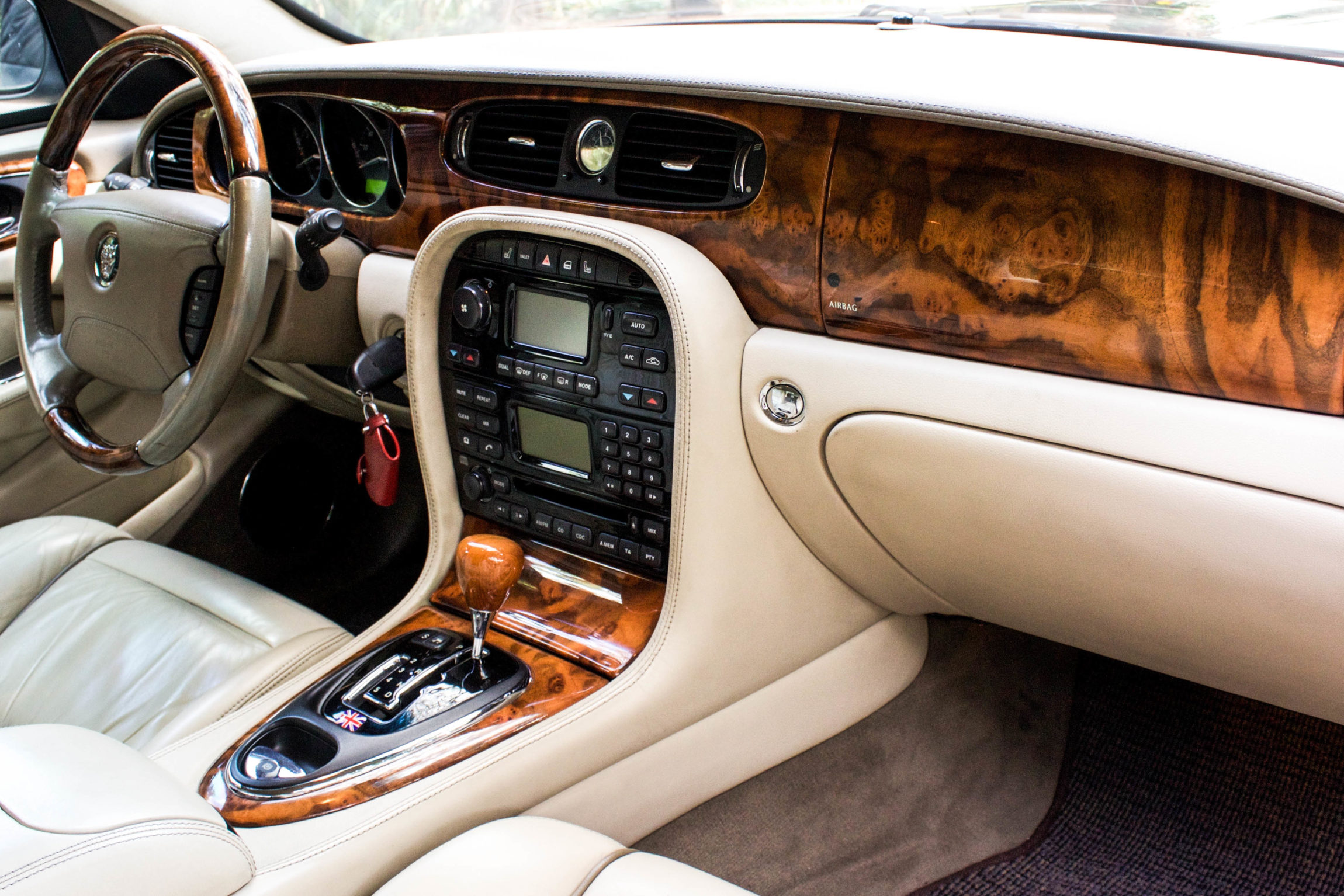 interior jaguar XJ8 Supercharger 2004