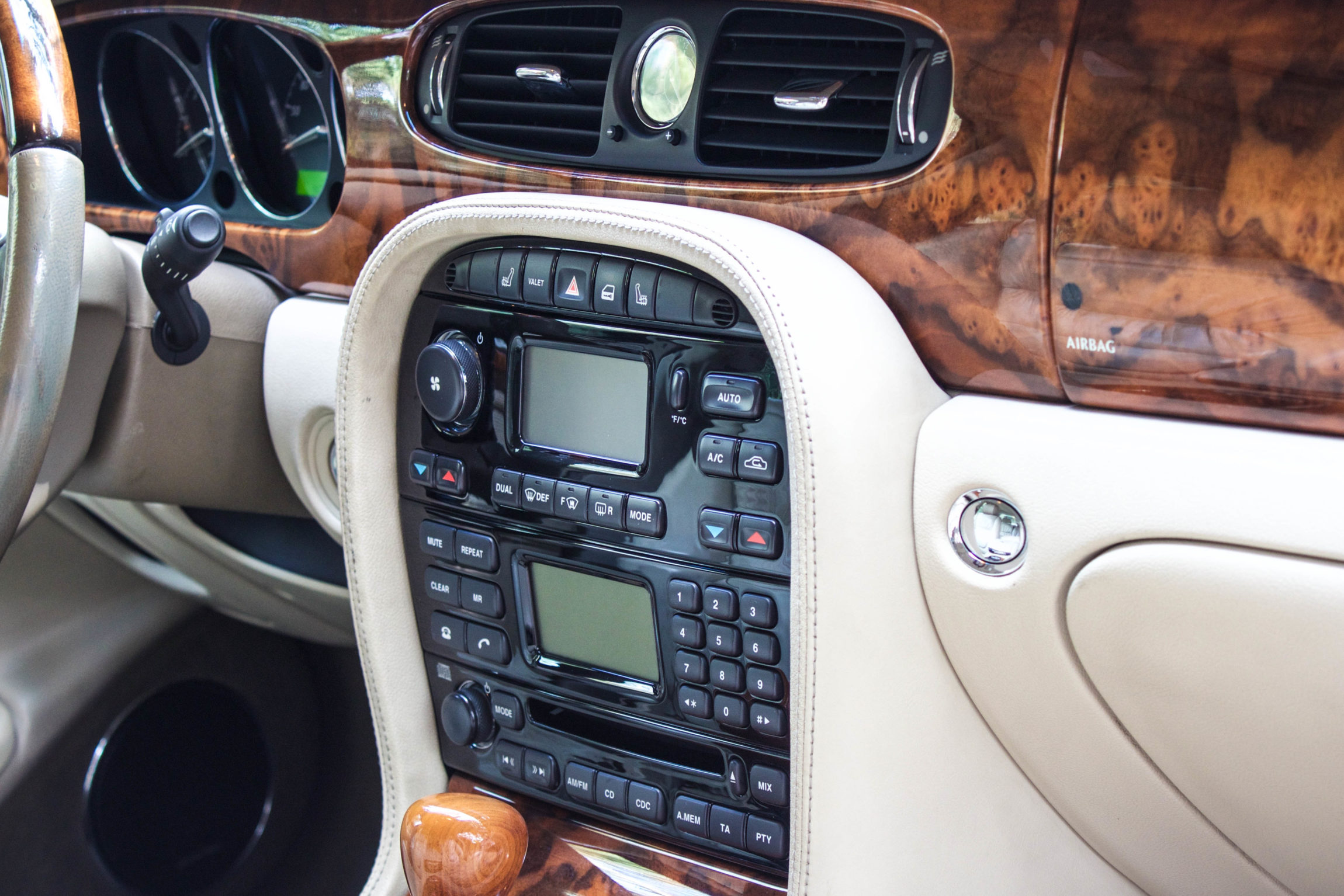 interior jaguar XJ8 Supercharger 2004