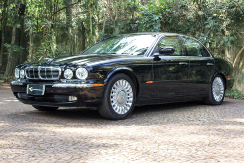 2004 Jaguar XJ8 com Supercharger preto blindado