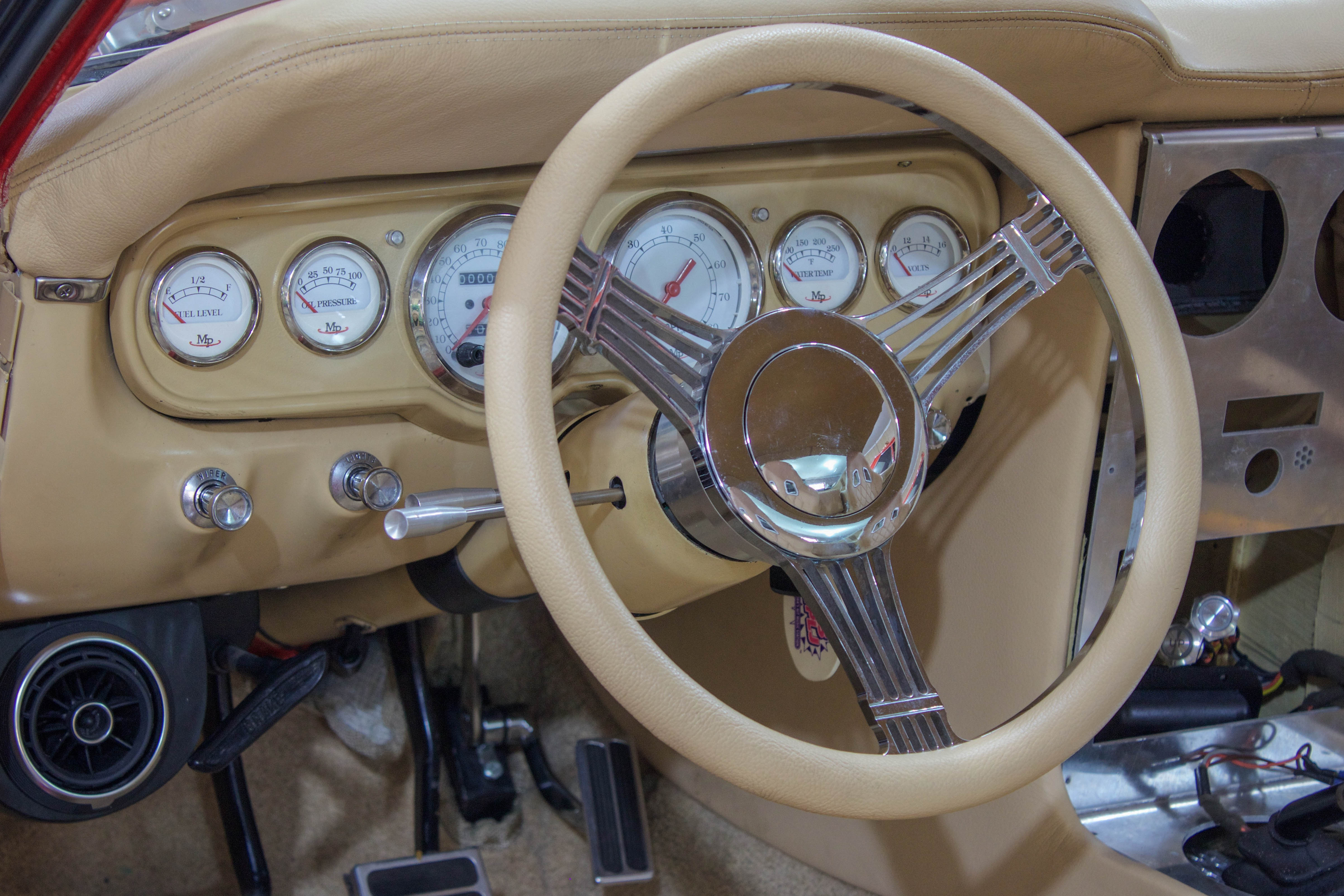 1965 Ford Mustang Fastback interior com bancos concha Sparco