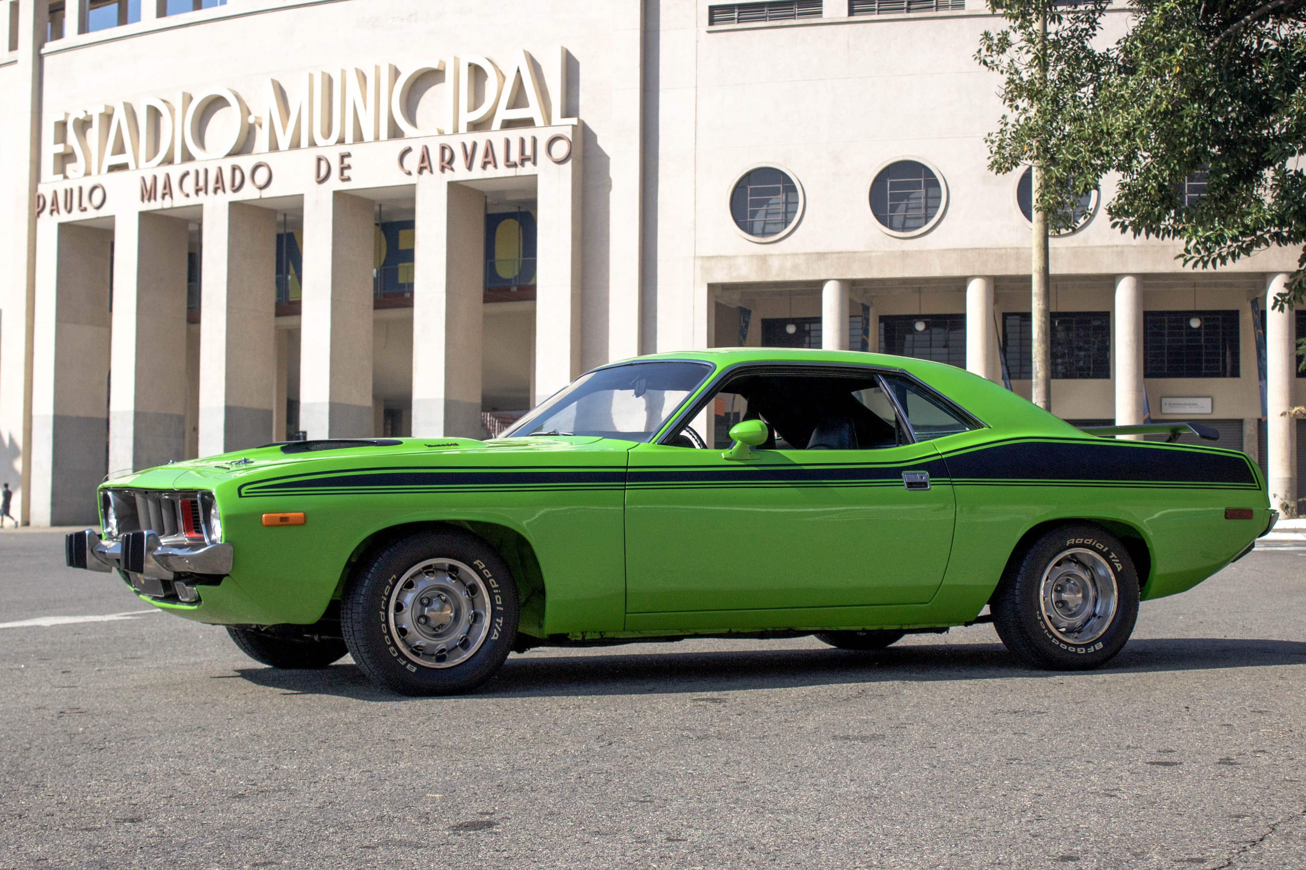 1973-Plymouth-Barracuda-loja-de-carros-antigos-Thegarage-01