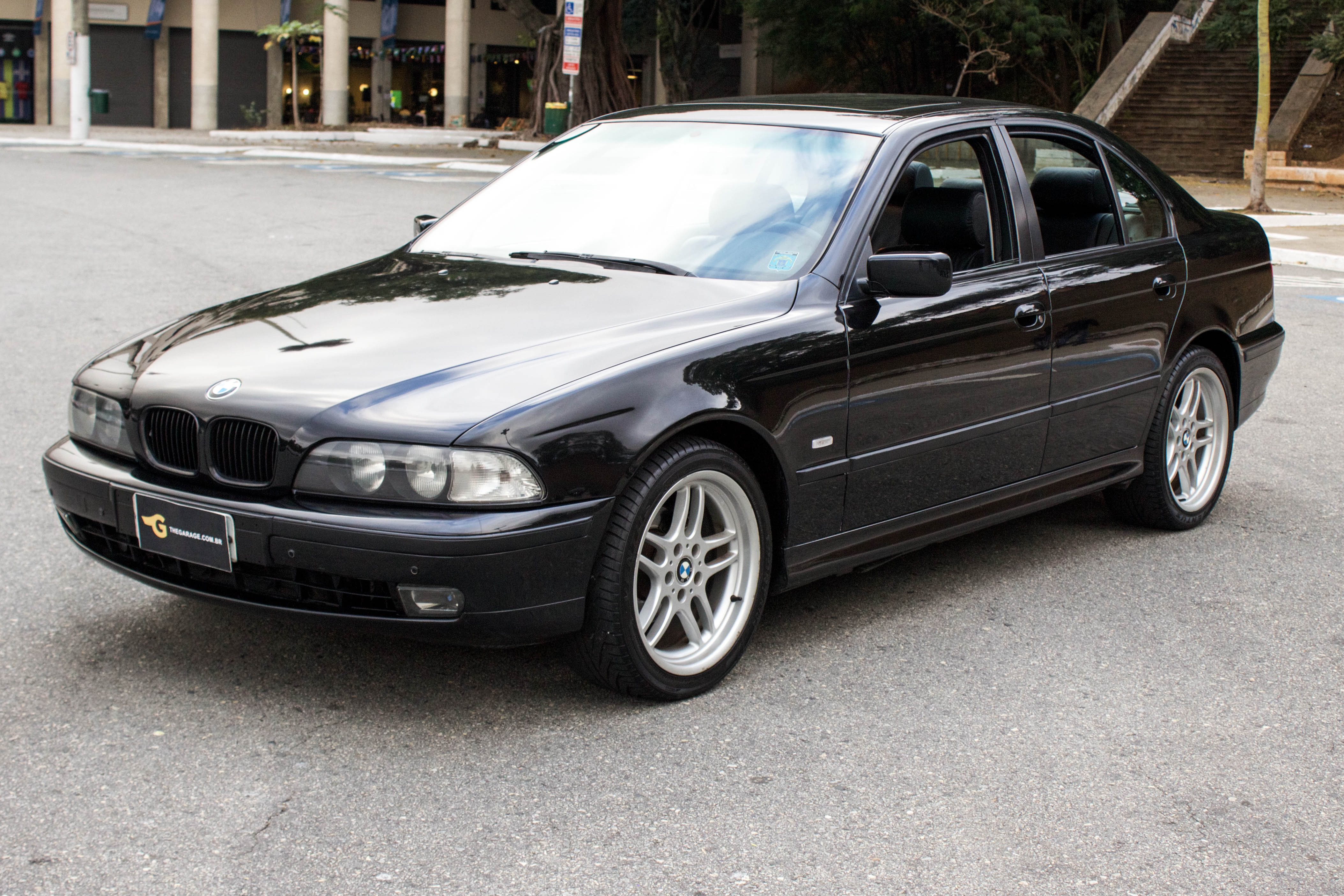 BMW-528i-E39