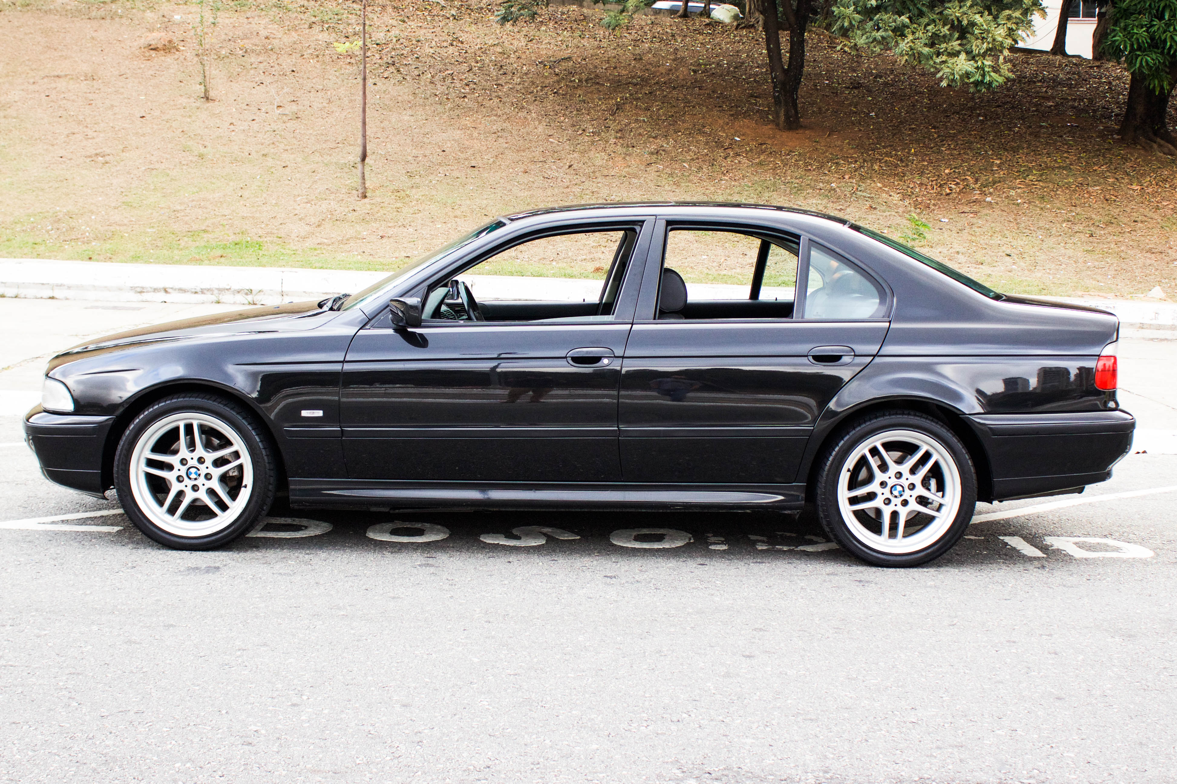 BMW-528i-E39