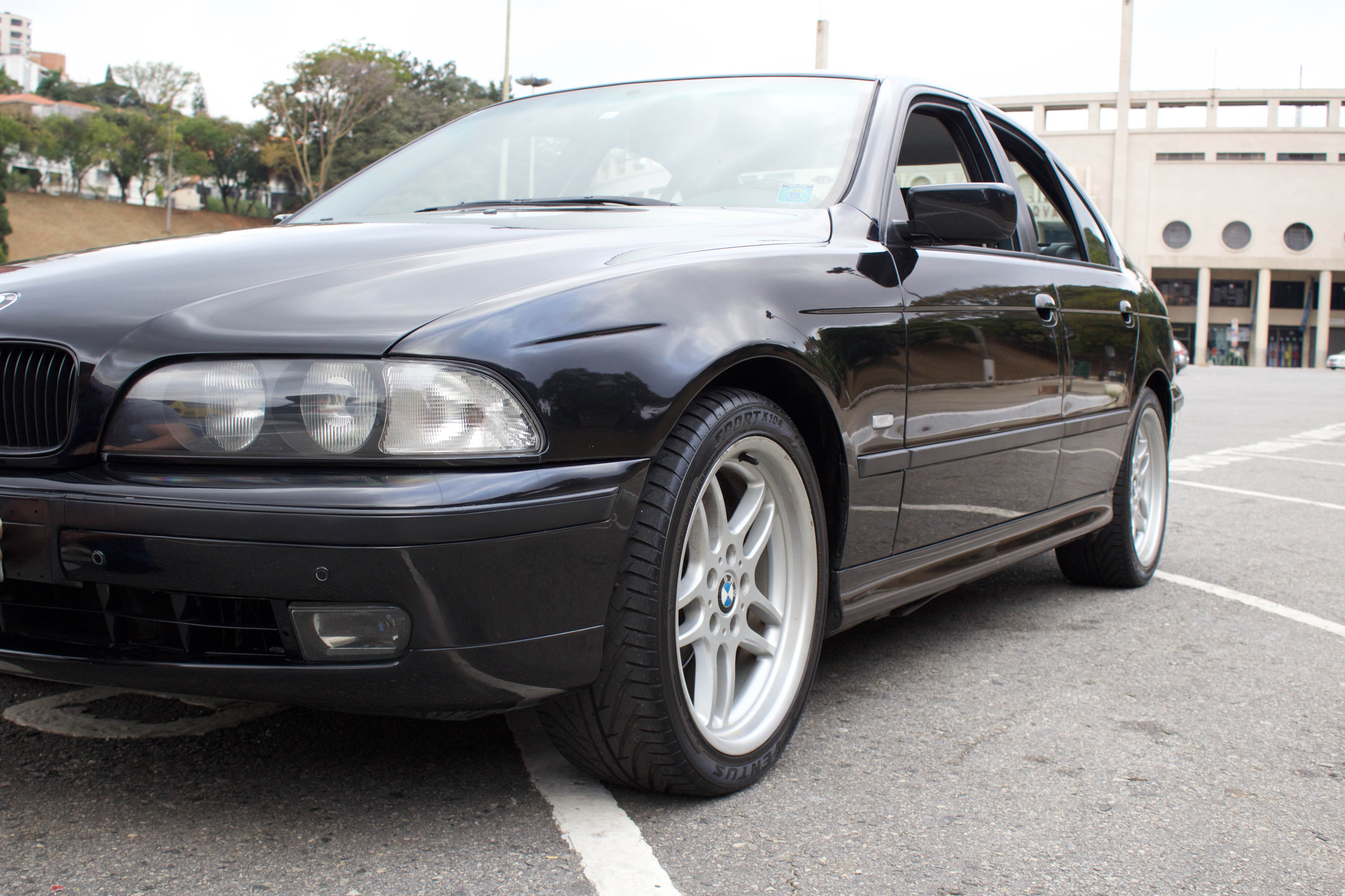 BMW-528i-E39