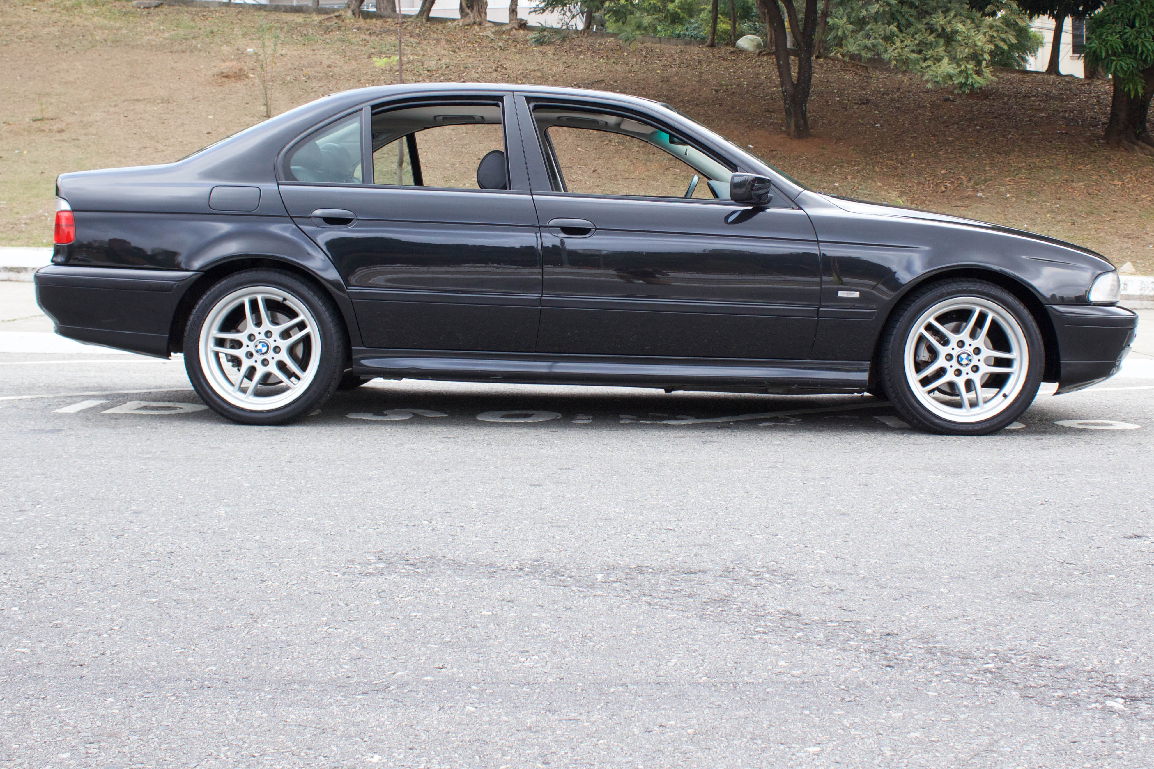 BMW-528i-E39