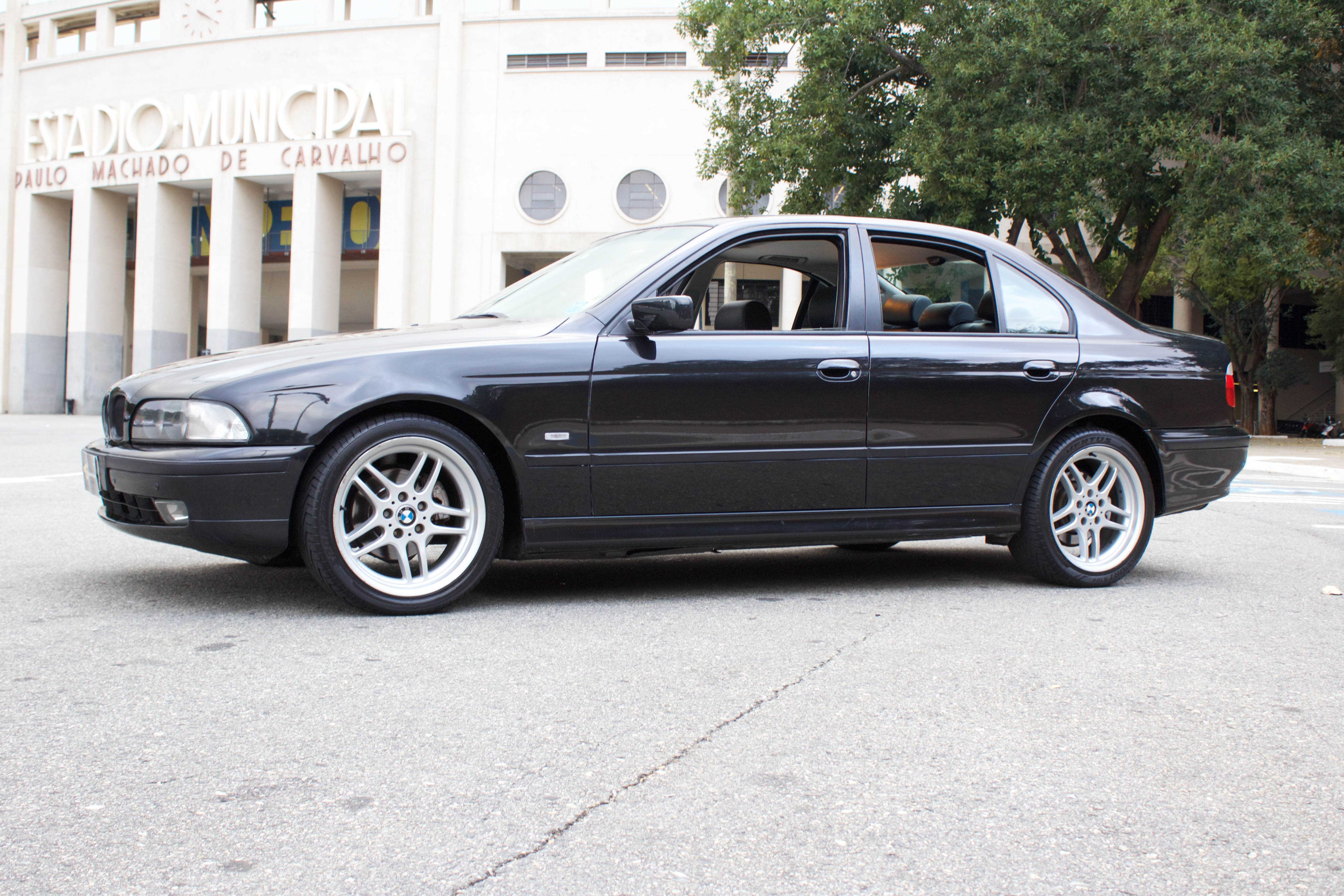 BMW-528i-E39