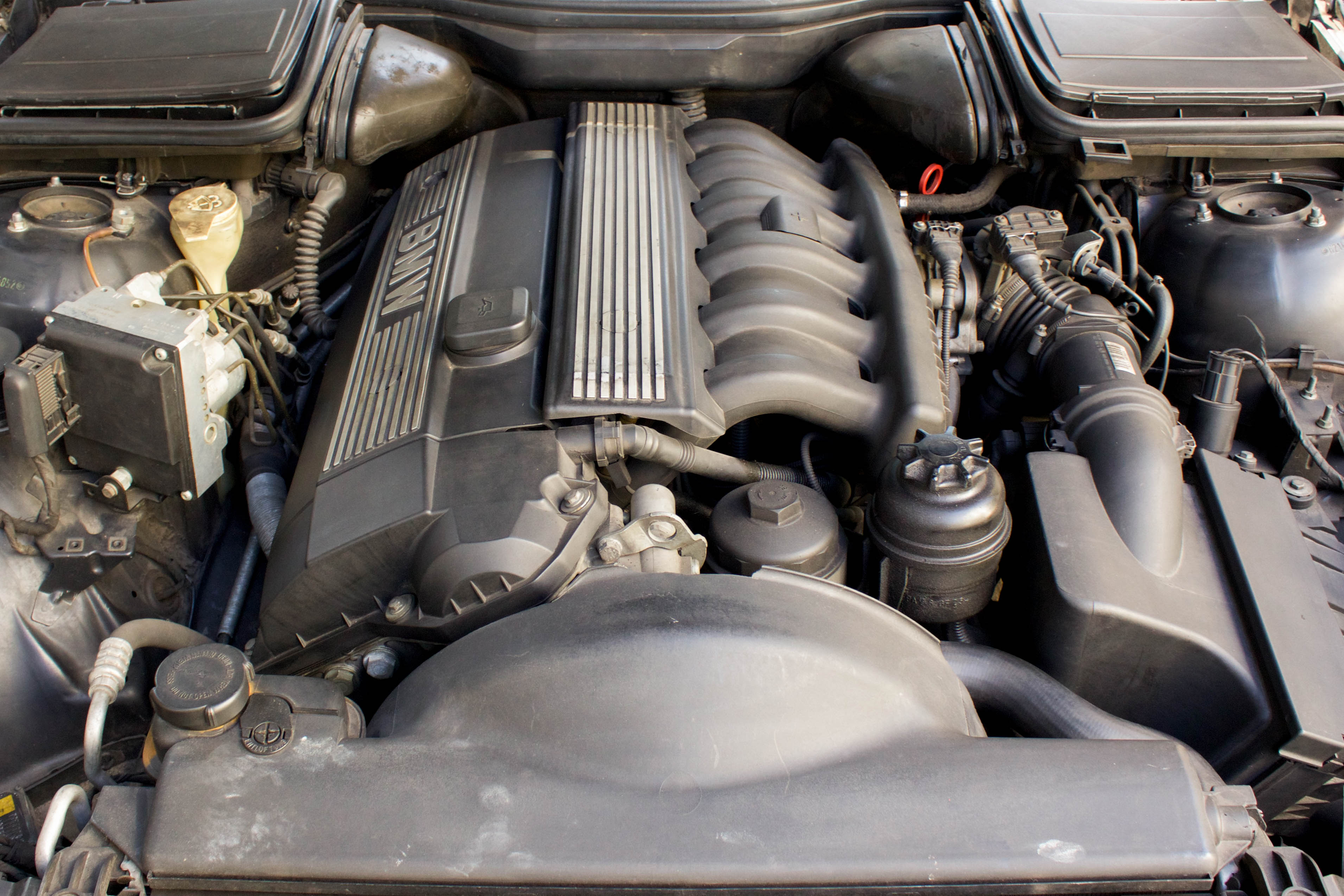 BMW-528i-E39-motor