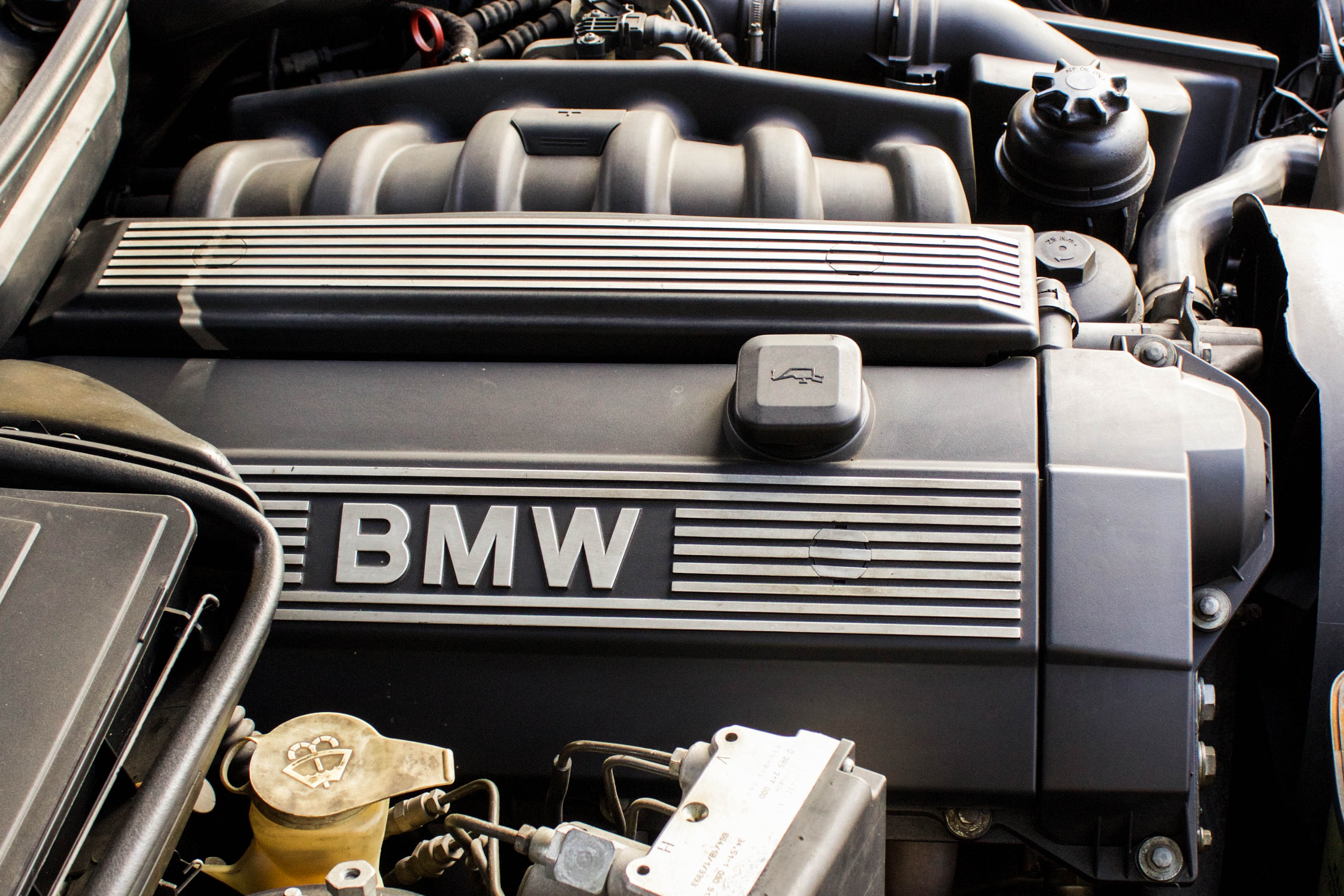 BMW-528i-E39-motor