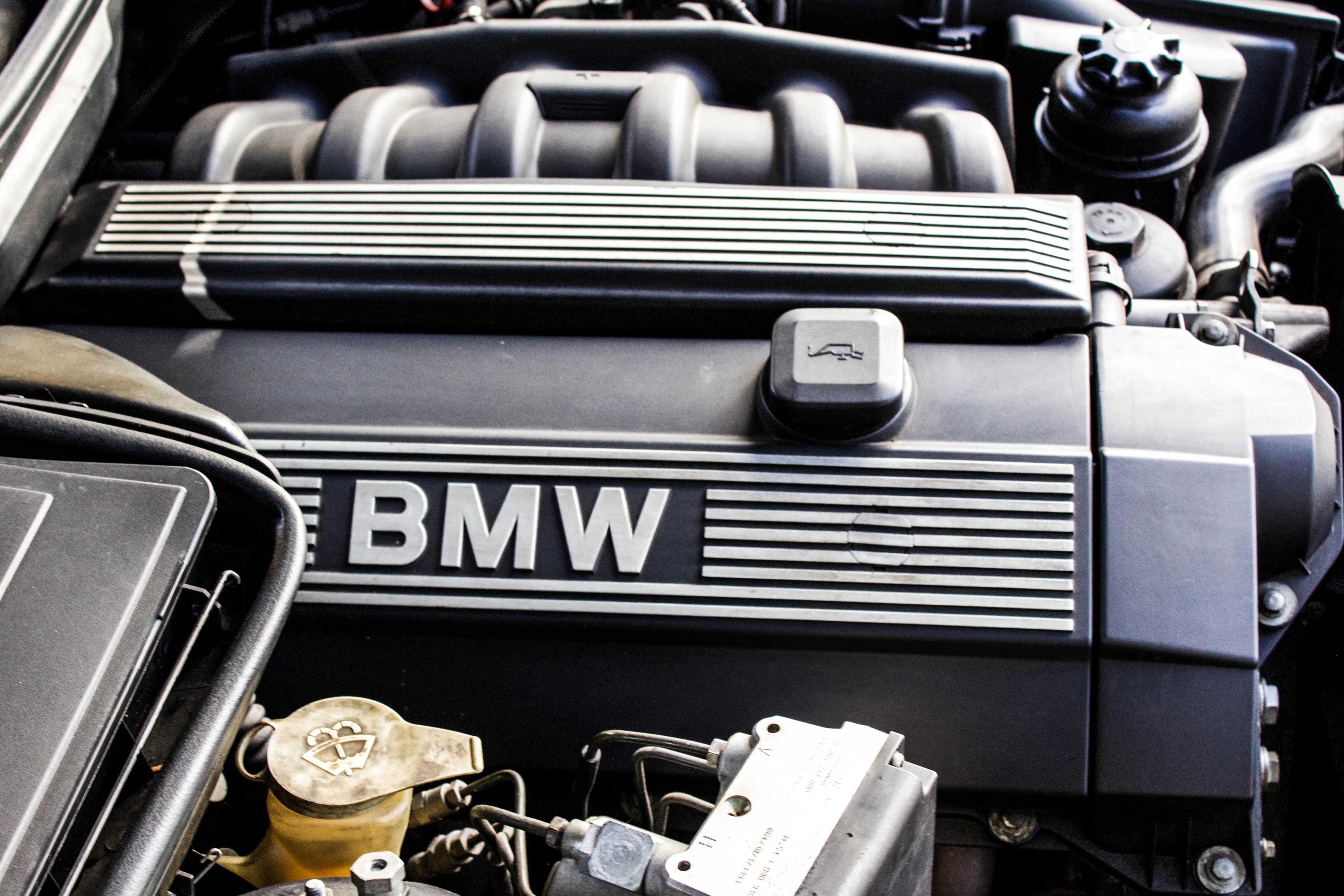 BMW-528i-E39-motor