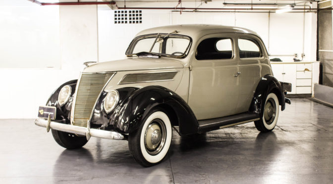 1937 Ford Deluxe Tudor a venda