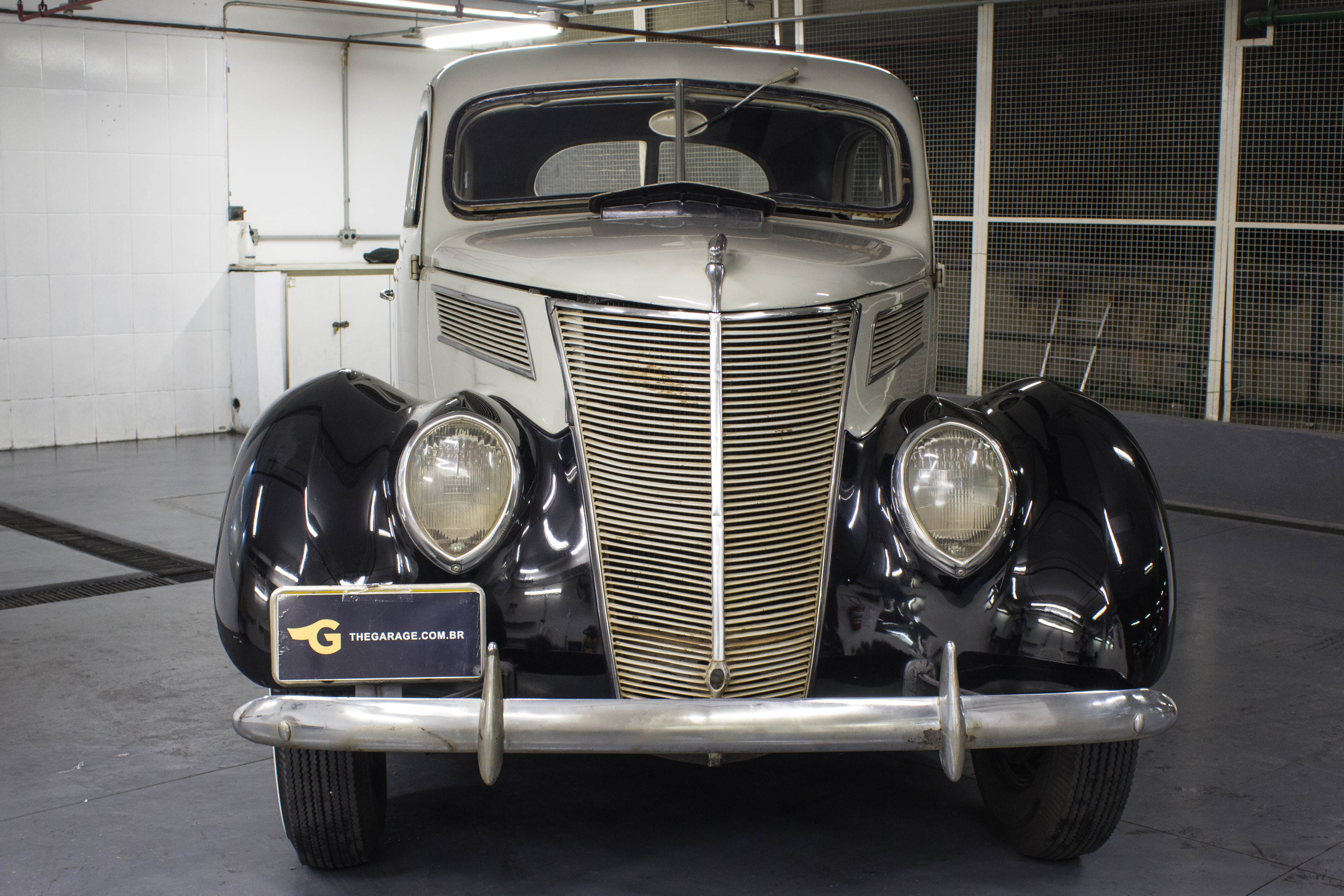 1937 Ford Deluxe Tudor a venda