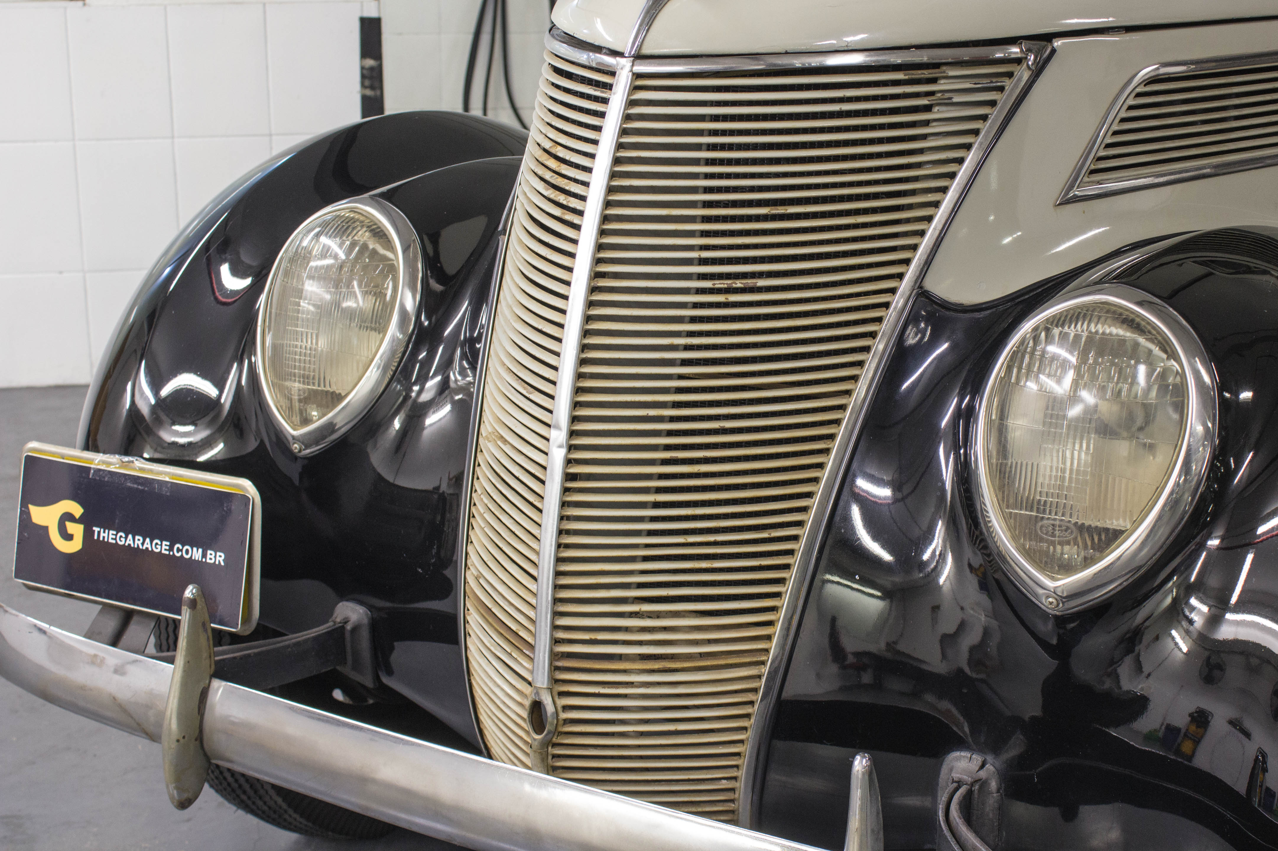 1937 Ford Deluxe Tudor a venda