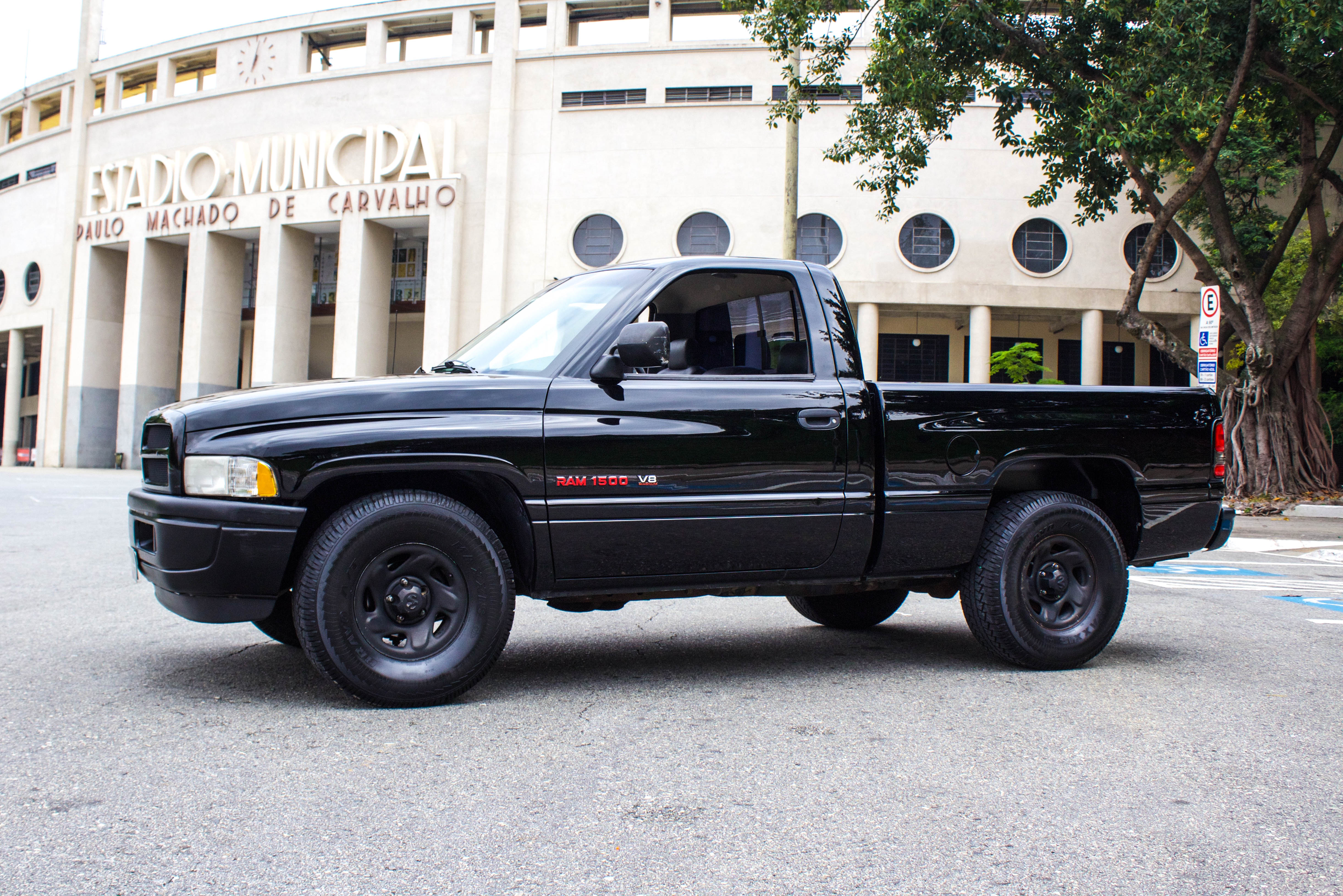 1994 Dodge Ram 1500 V8 a venda na The garage loja de carros antigos