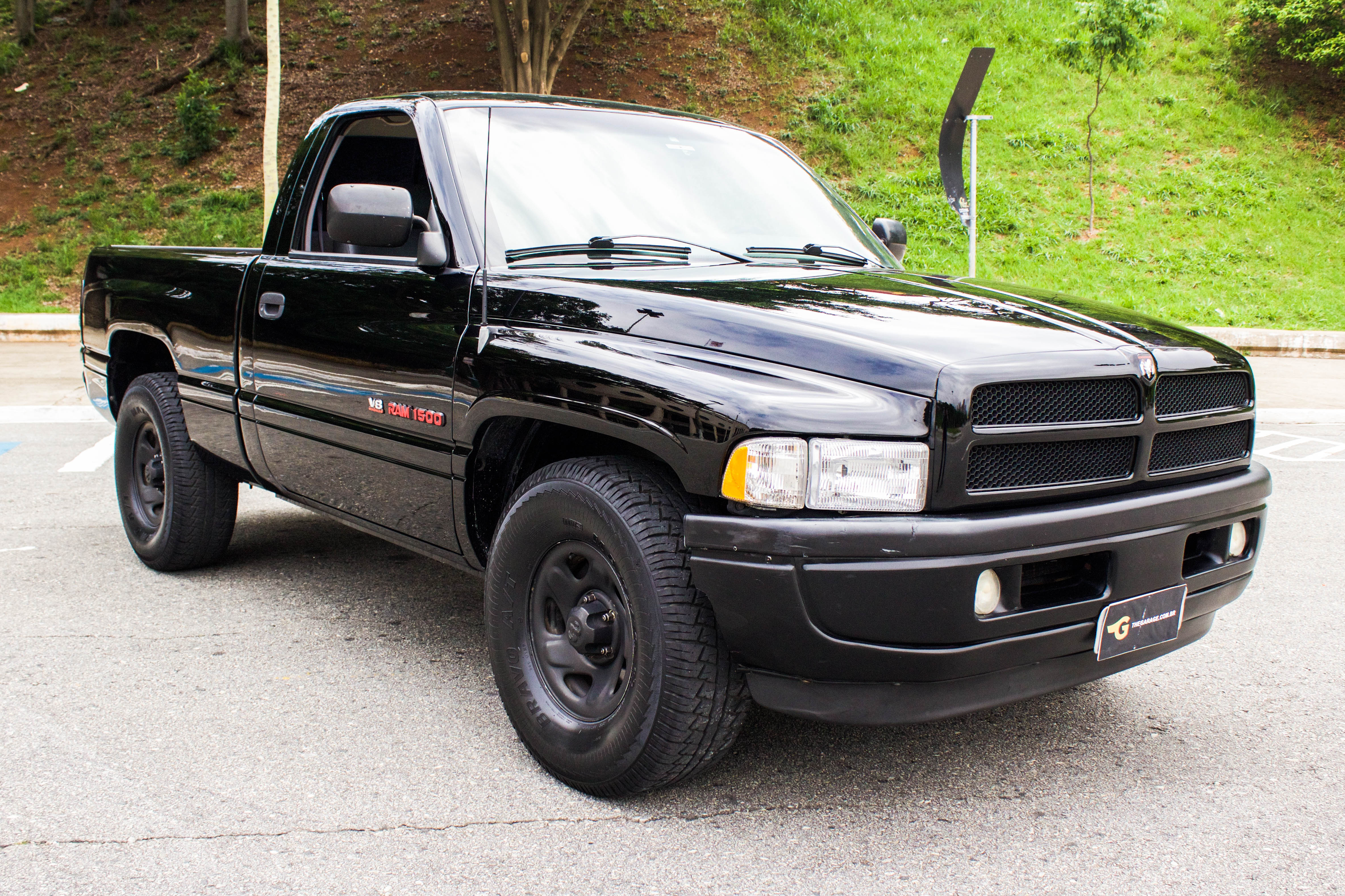 1994 Dodge Ram 1500 V8 a venda na The garage loja de carros antigos