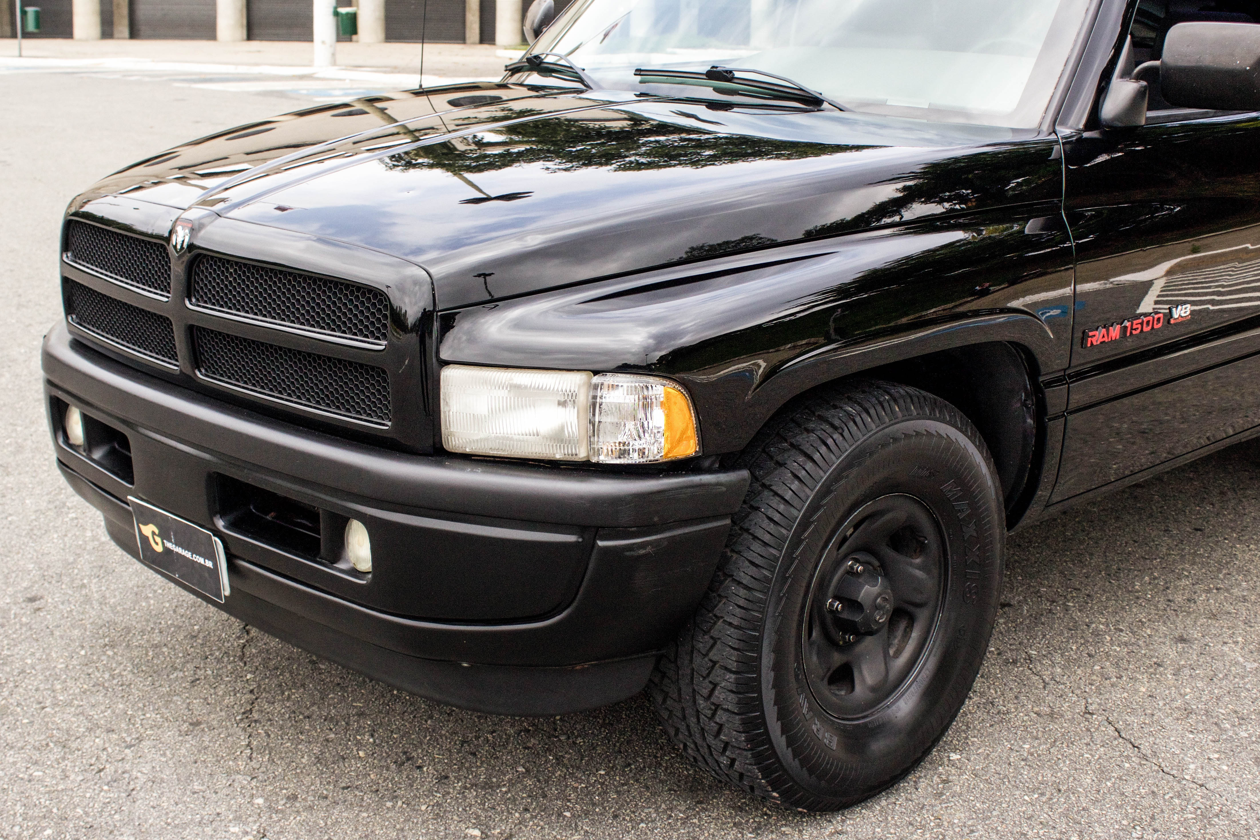 1994 Dodge Ram 1500 V8 a venda na The garage loja de carros antigos