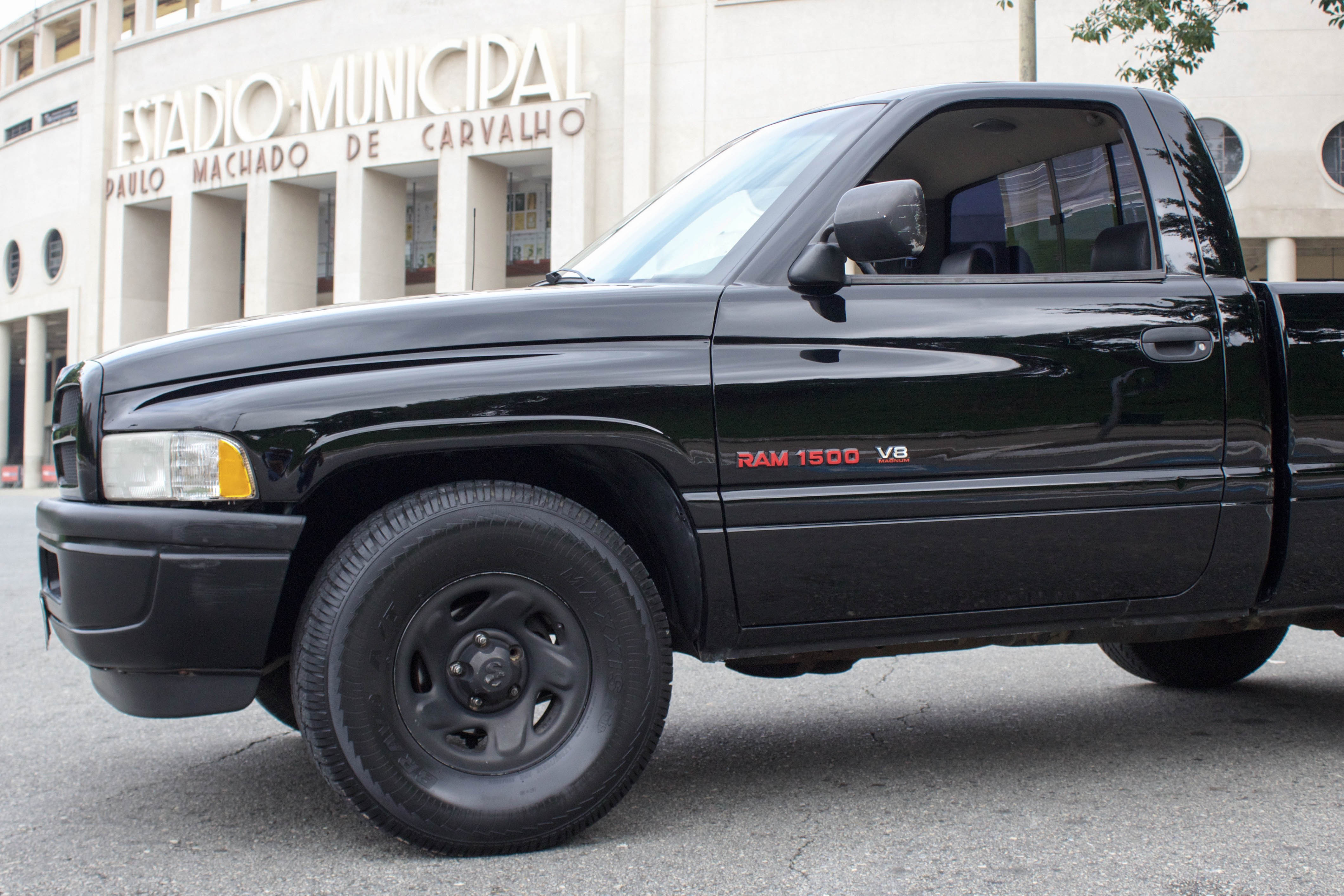 1994 Dodge Ram 1500 V8 a venda na The garage loja de carros antigos