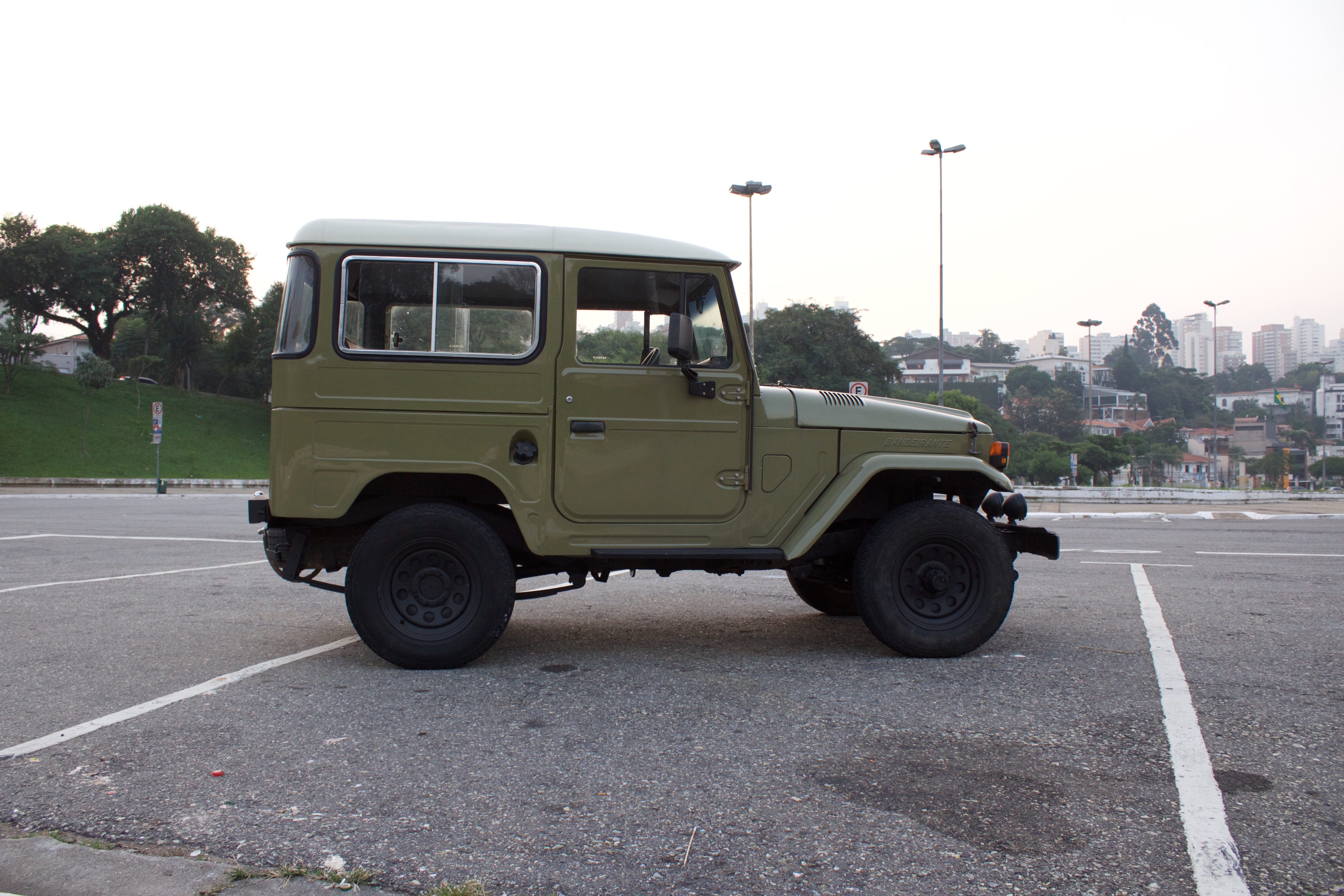 1981 Toyota Bandeirante a venda na the garage loja de carros antigos