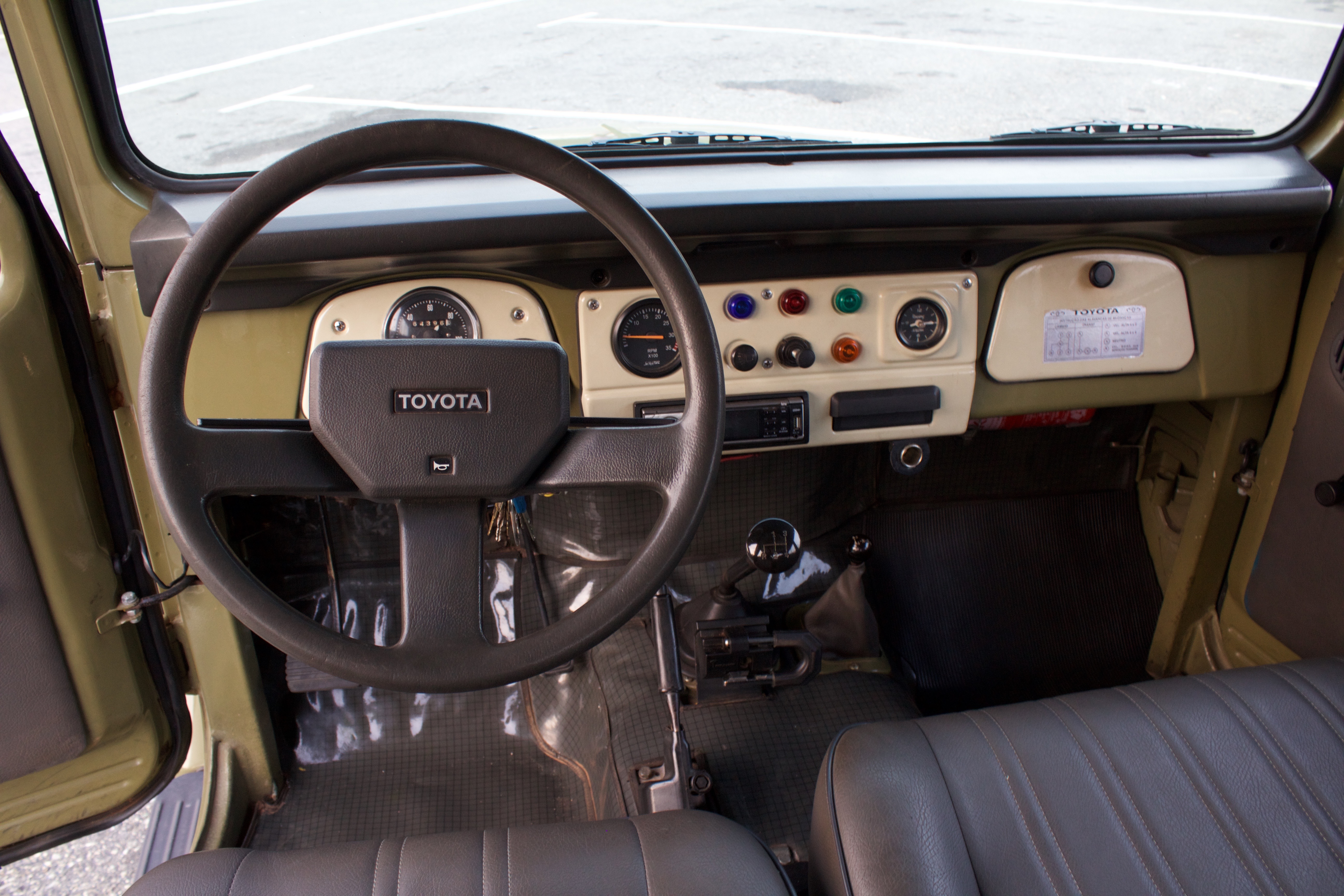 1981 Toyota Bandeirante a venda na the garage loja de carros antigos