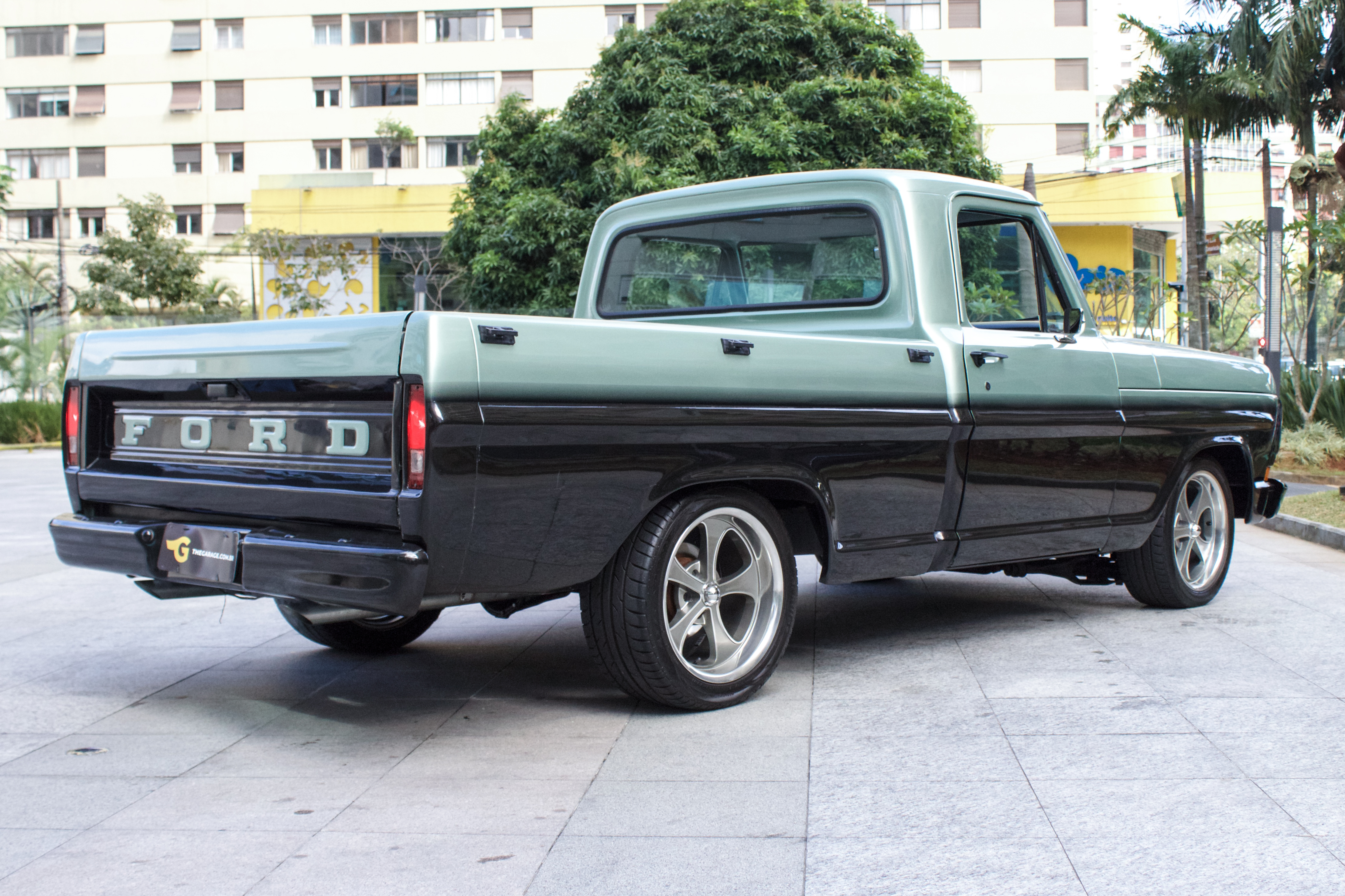 1986 Ford F100 V8 Custom - The Garage