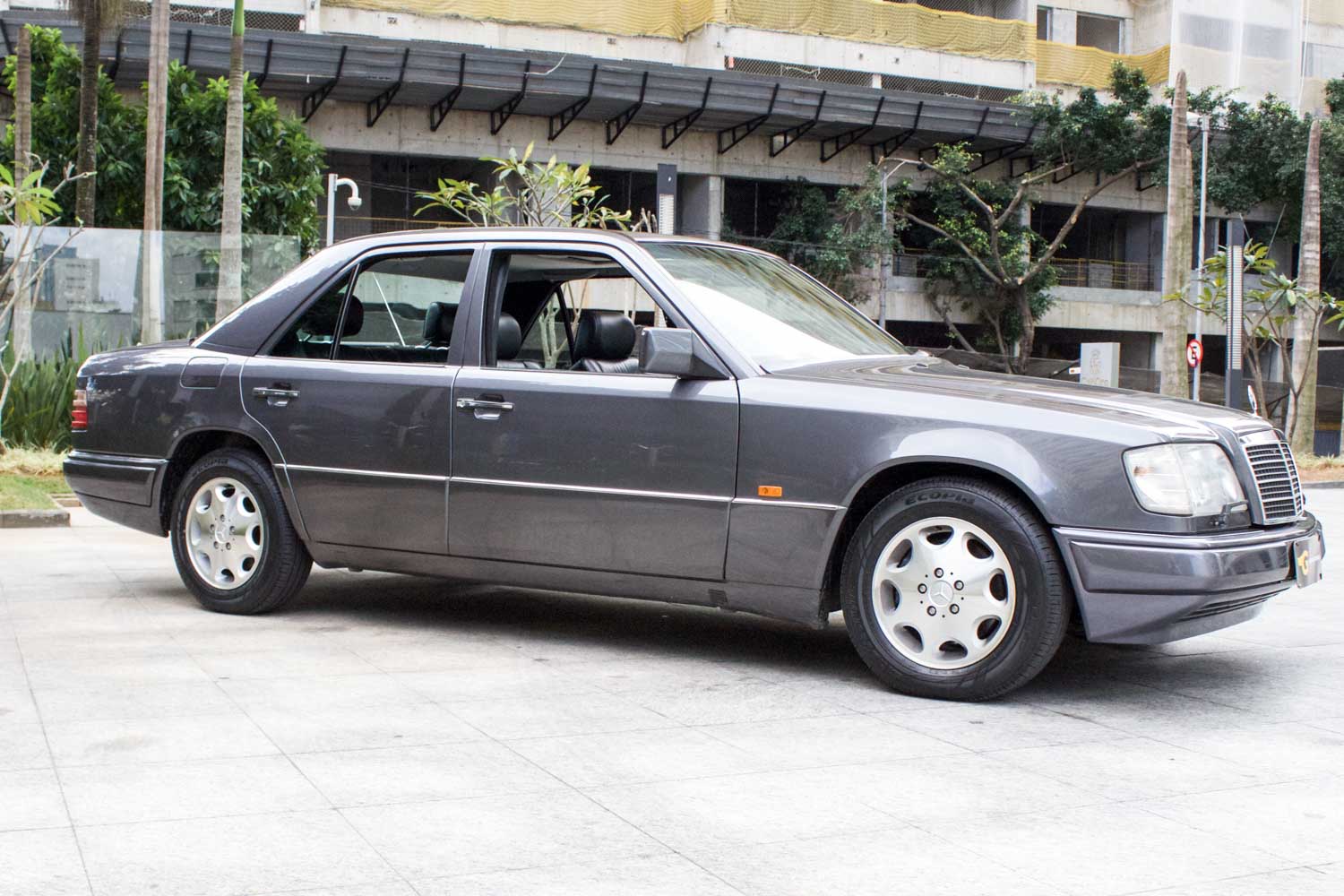 1995 Mercedes Benz E320