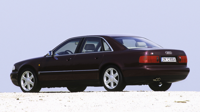 Audi S8 1996, um dos carros clássicos pouco valorizados da década de 1990.