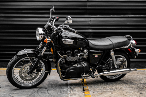 2005 Bonneville T100