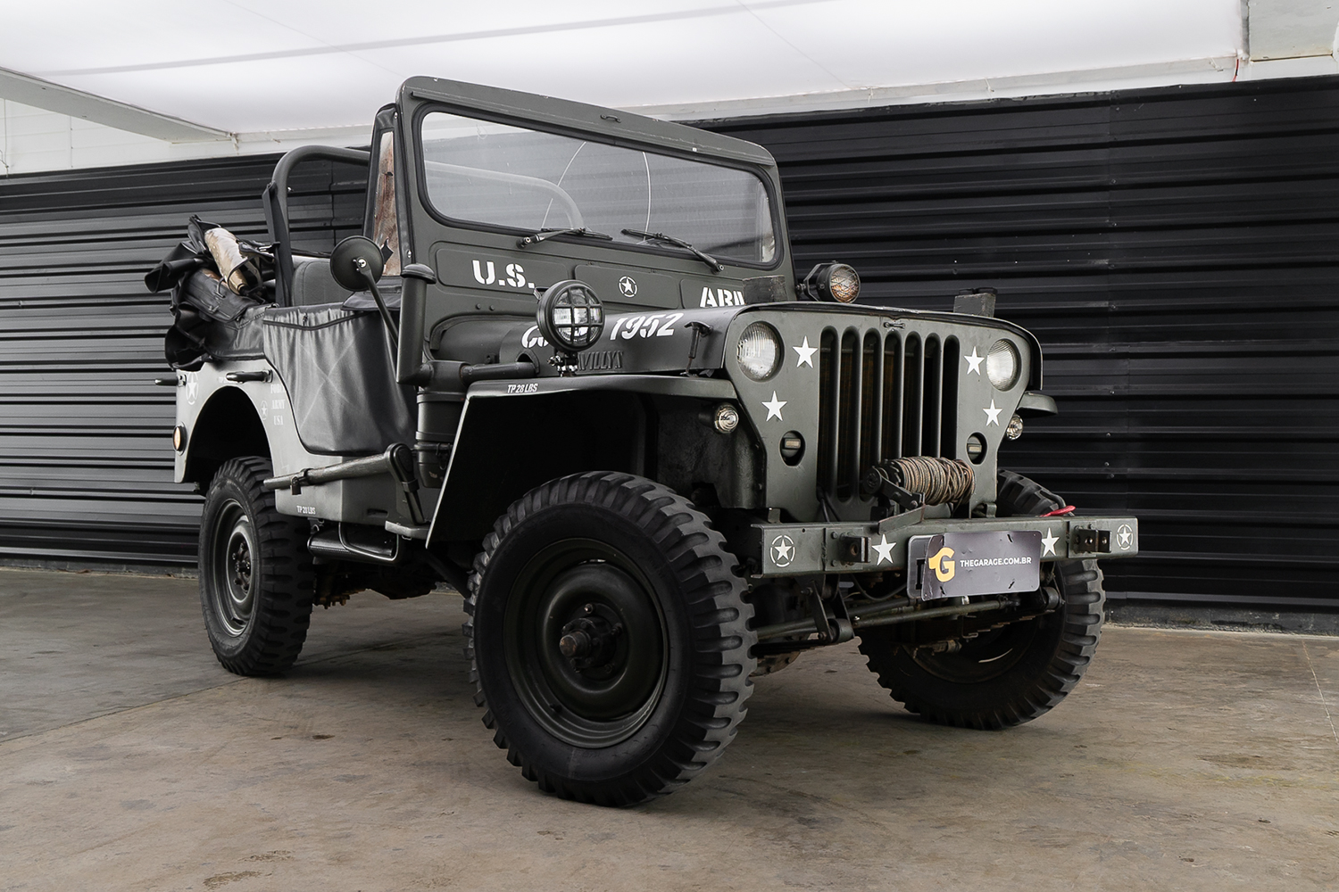 Willys Jeep 1952 original de fábrica caracterizado do exército