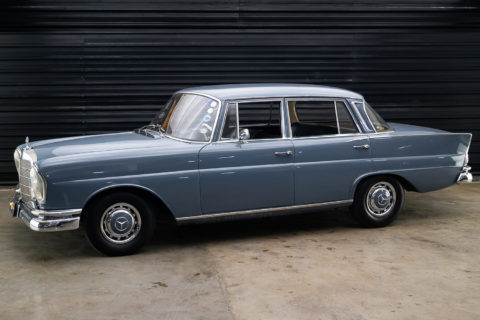 Mercedes-Benz 230S