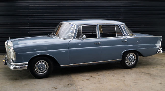 Mercedes-Benz 230S