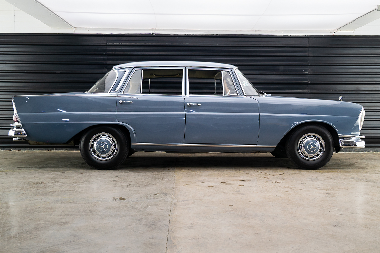 Mercedes-Benz W110 230S