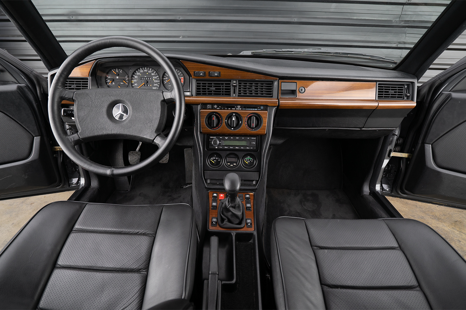 Interior Mercedes-Benz 190E