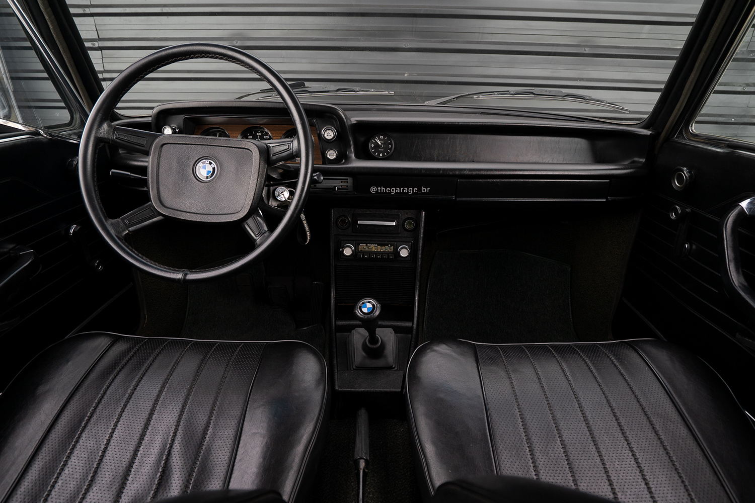 BMW 1502 interior