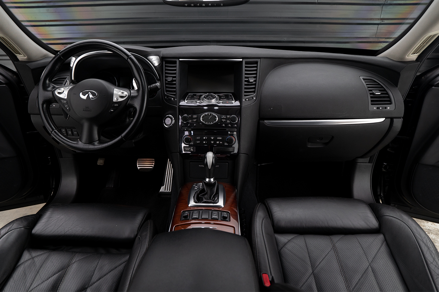 Infiniti FX50 S interior