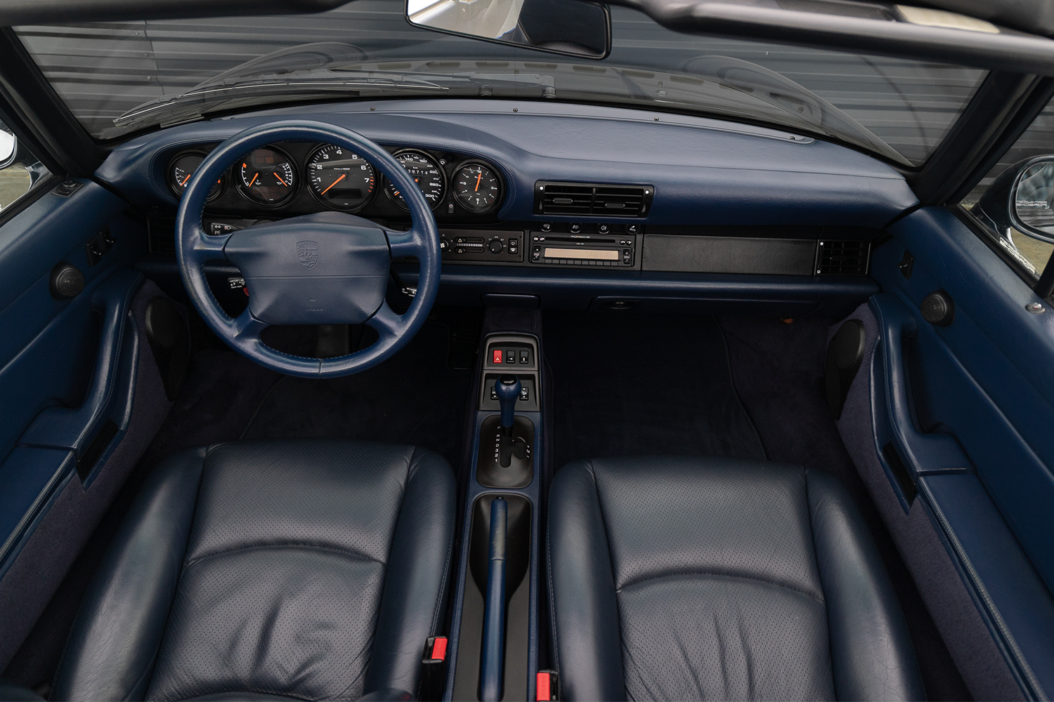 Porsche  911 Carrera cabriolet interior