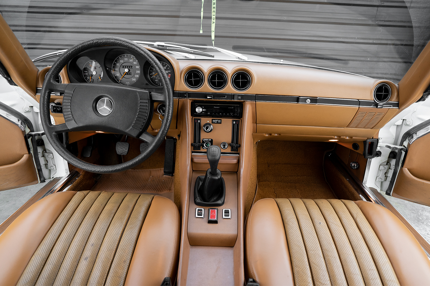 Mercedes-Benz 280SLC interior