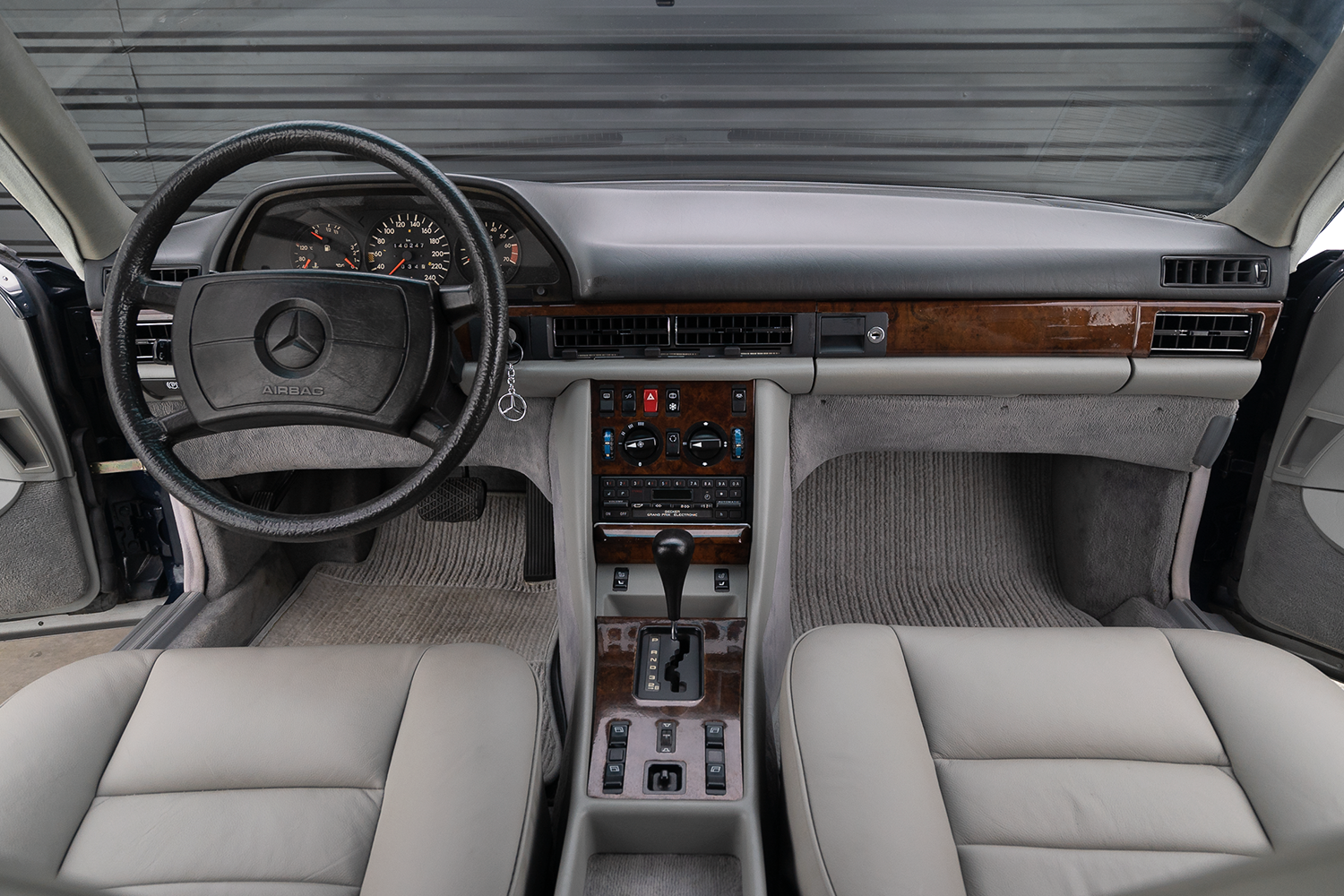 Mercedes-Benz 500SEC interior